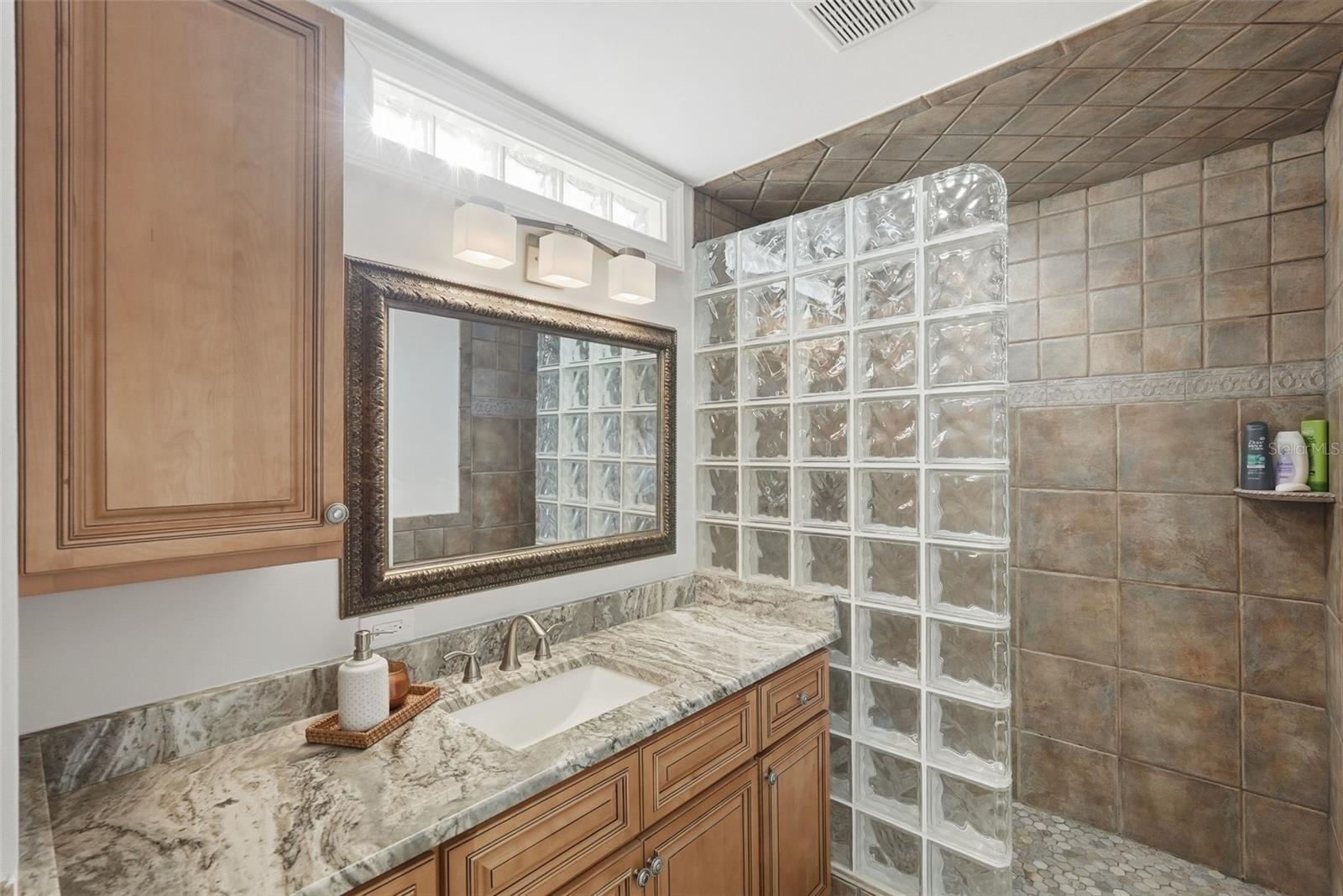 Image 33 of 58 For 2822 Vina Del Mar Boulevard