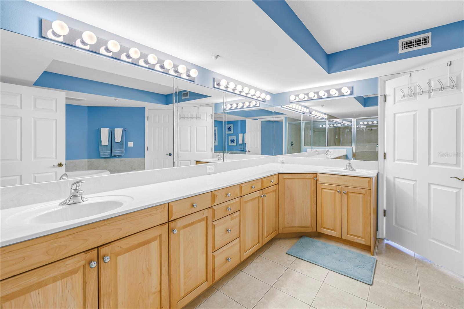 Image 22 of 44 For 16326 Gulf Boulevard 308