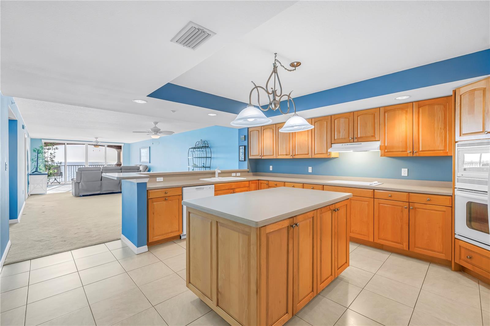 Image 6 of 44 For 16326 Gulf Boulevard 308