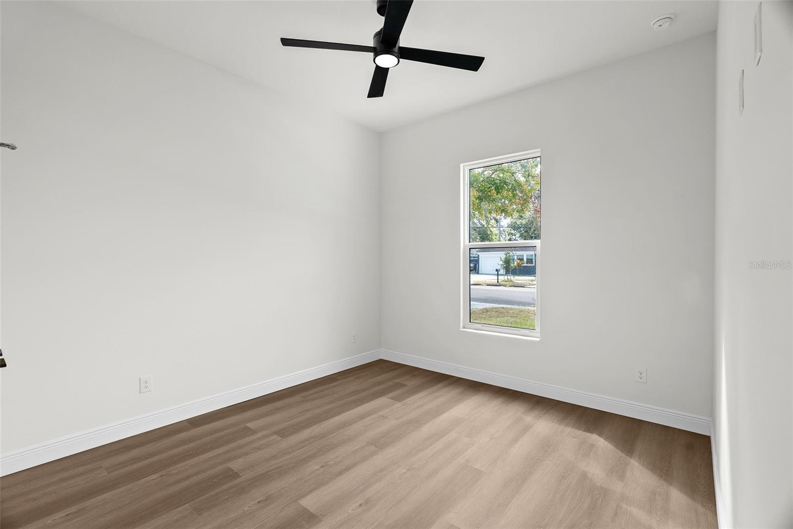 Image 10 of 87 For 4009 Euclid Avenue