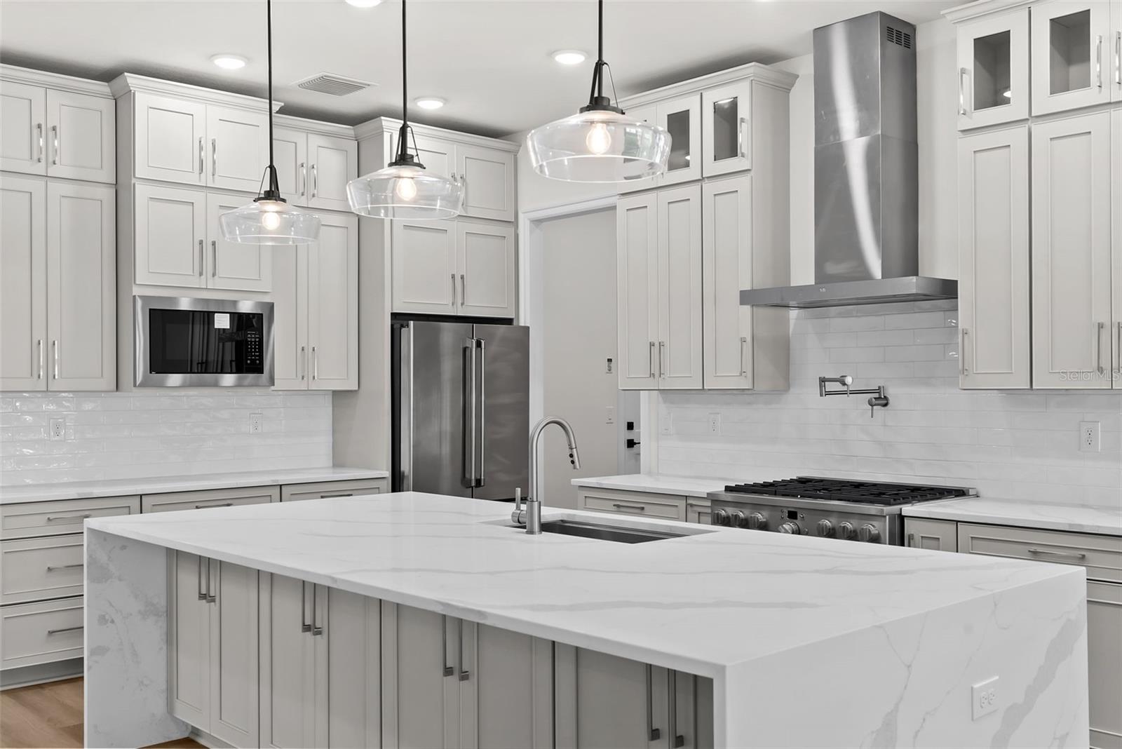 Image 23 of 87 For 4009 Euclid Avenue