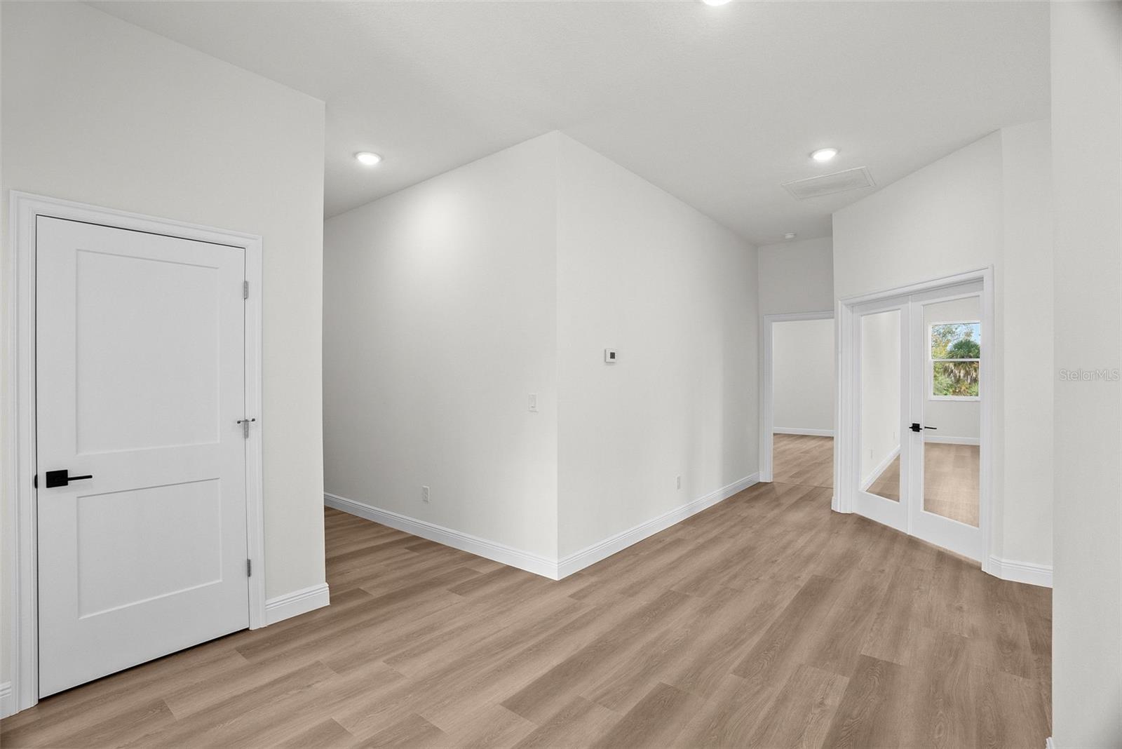 Image 39 of 87 For 4009 Euclid Avenue