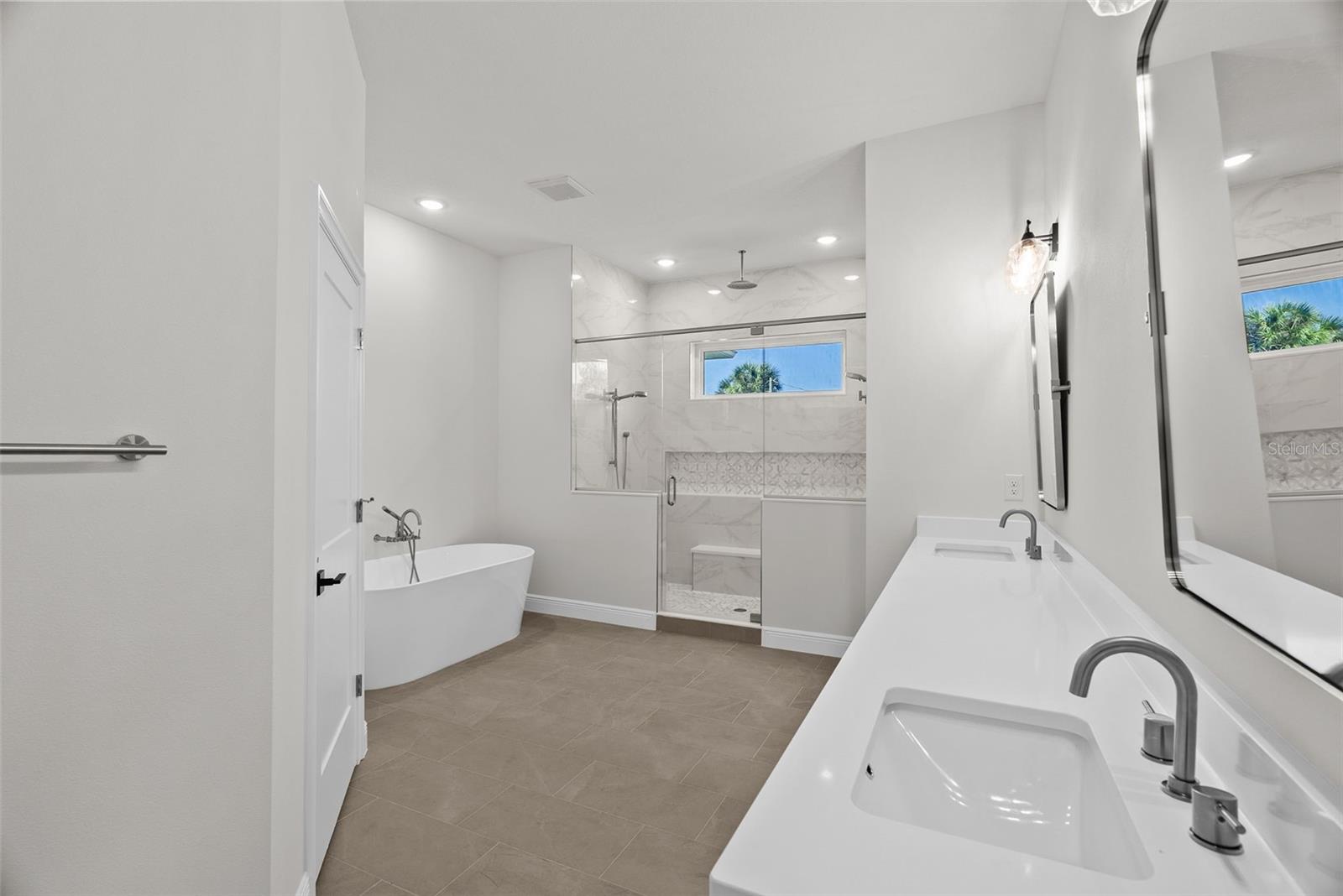 Image 44 of 87 For 4009 Euclid Avenue