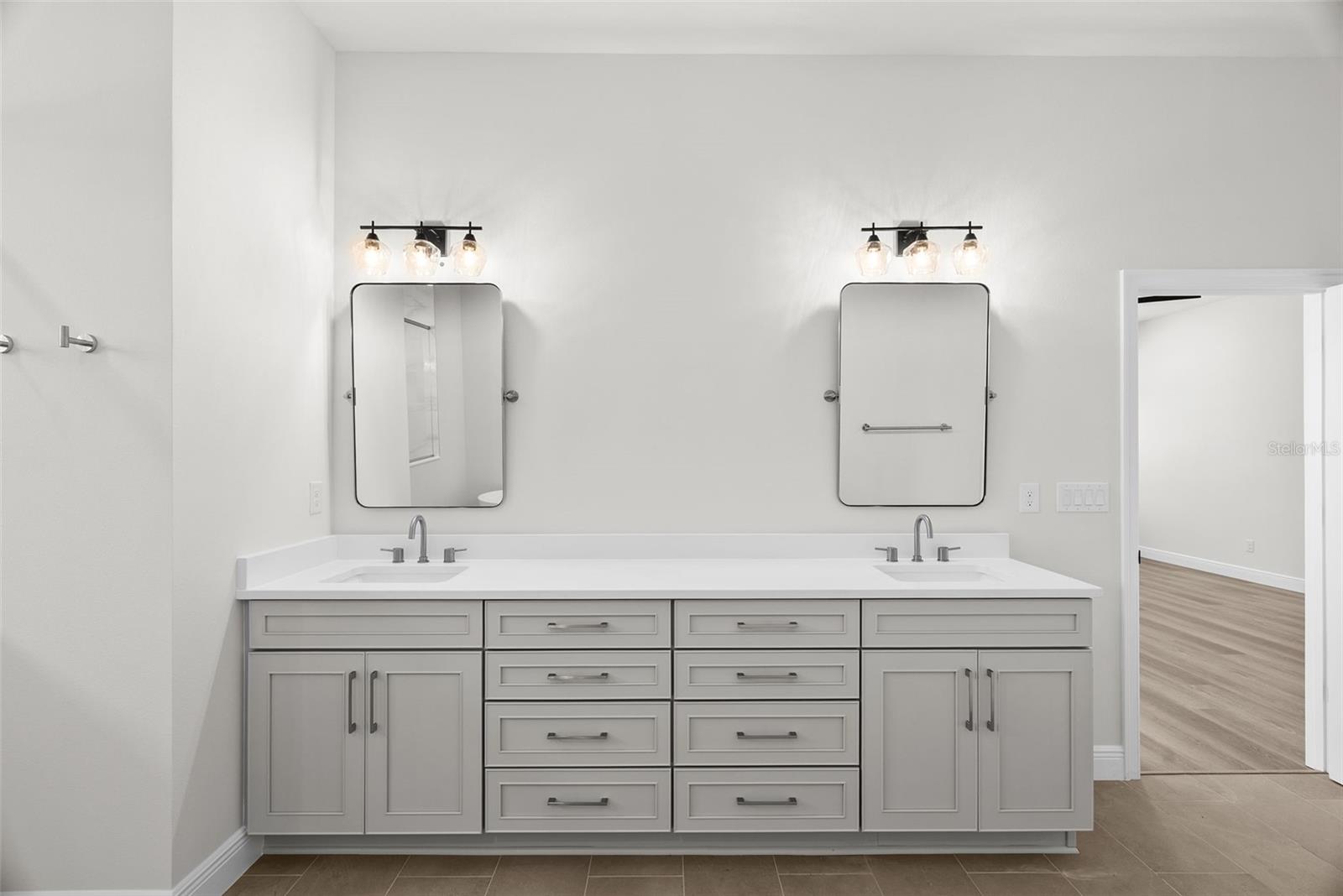 Image 46 of 87 For 4009 Euclid Avenue