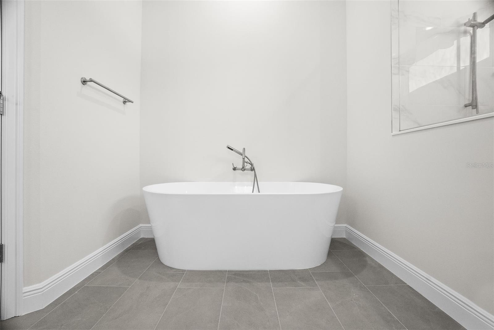 Image 52 of 87 For 4009 Euclid Avenue