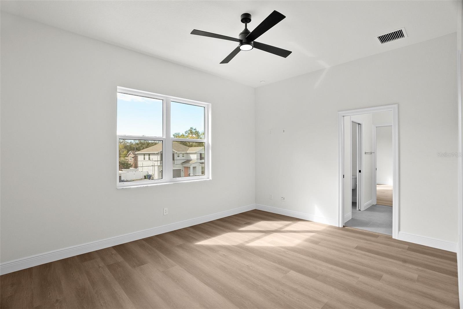 Image 60 of 87 For 4009 Euclid Avenue