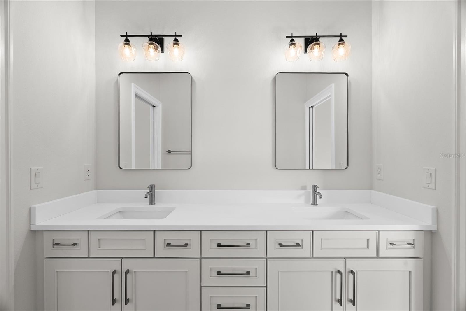 Image 66 of 87 For 4009 Euclid Avenue