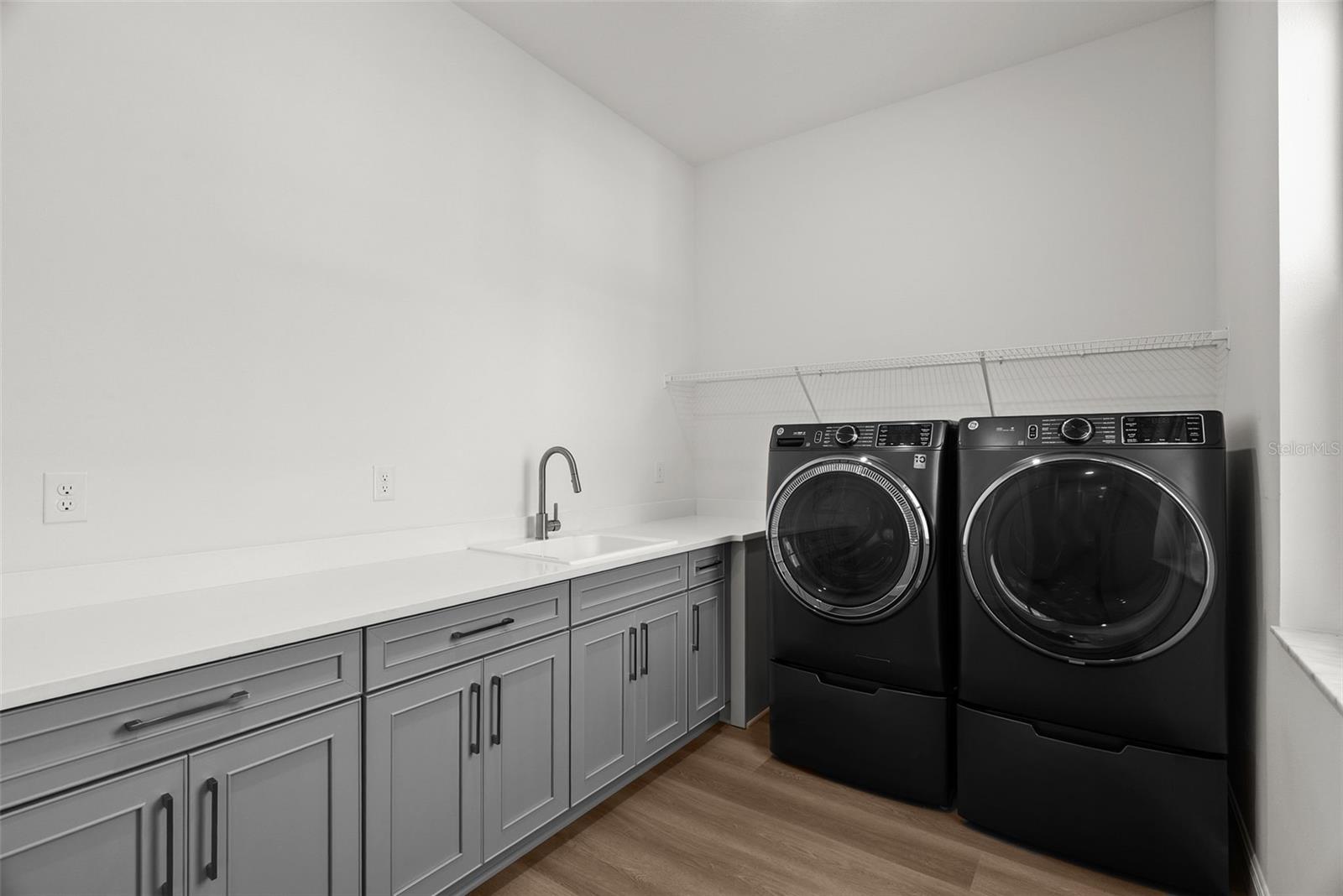 Image 72 of 87 For 4009 Euclid Avenue