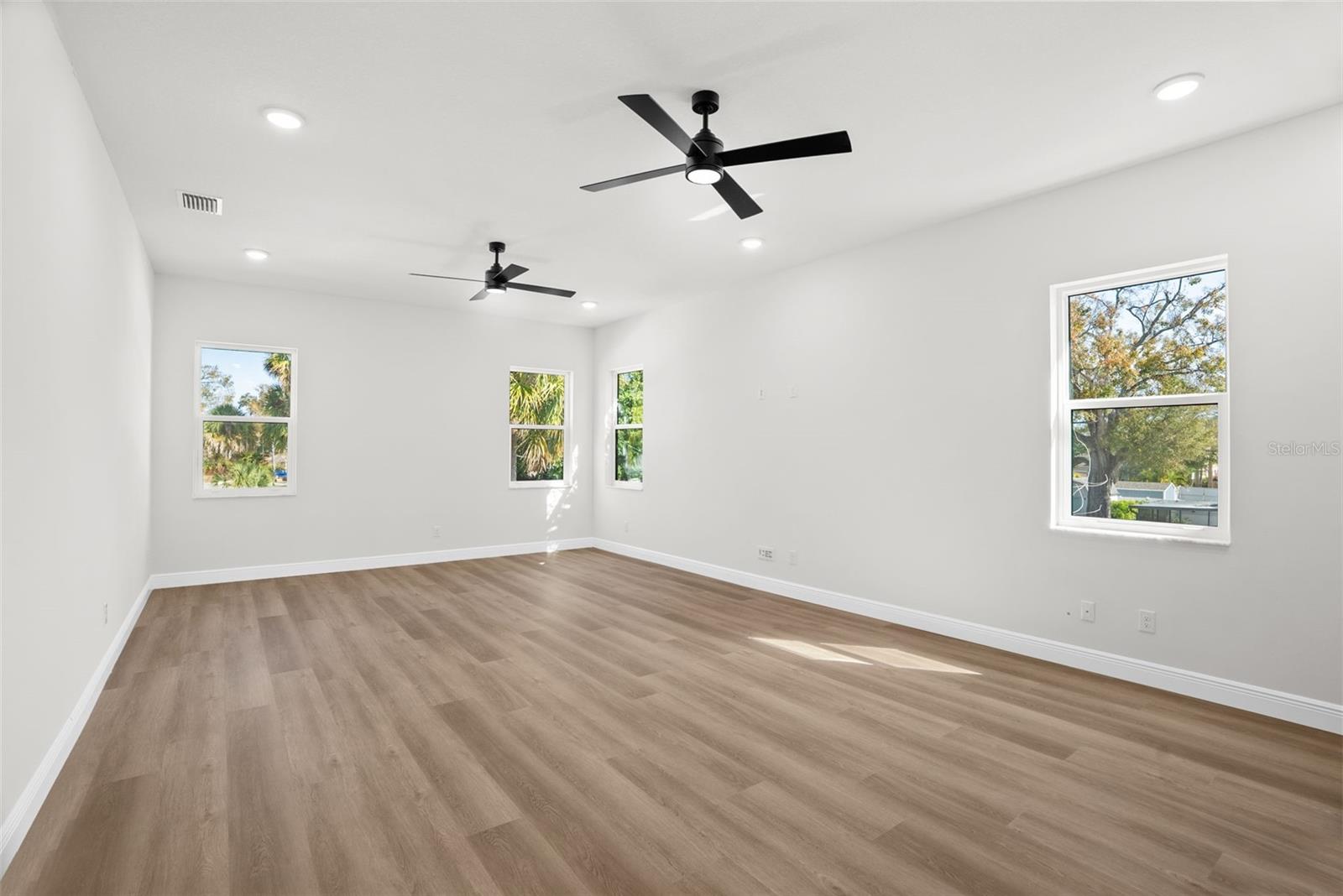 Image 73 of 87 For 4009 Euclid Avenue