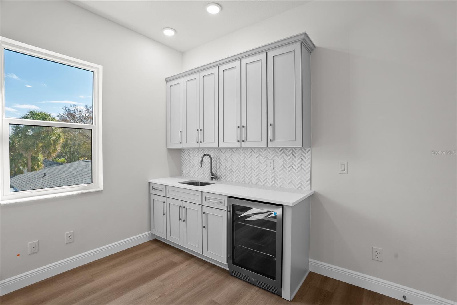 Image 75 of 87 For 4009 Euclid Avenue