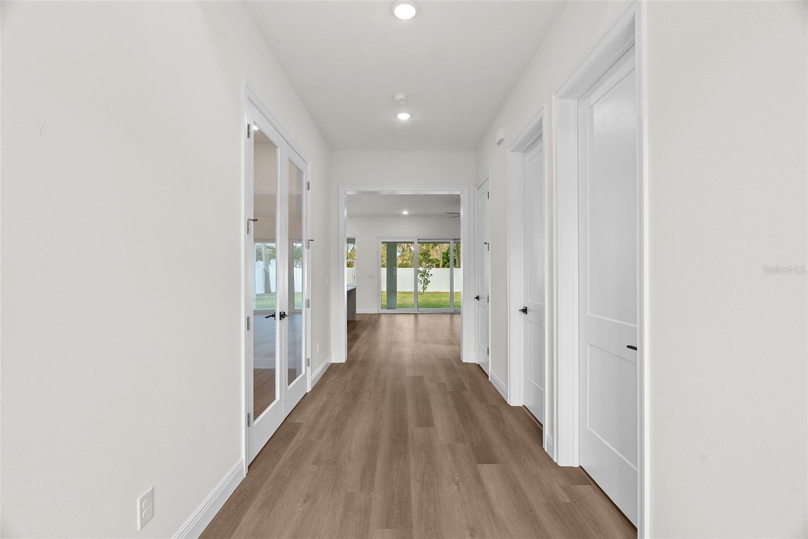 Image 8 of 87 For 4009 Euclid Avenue