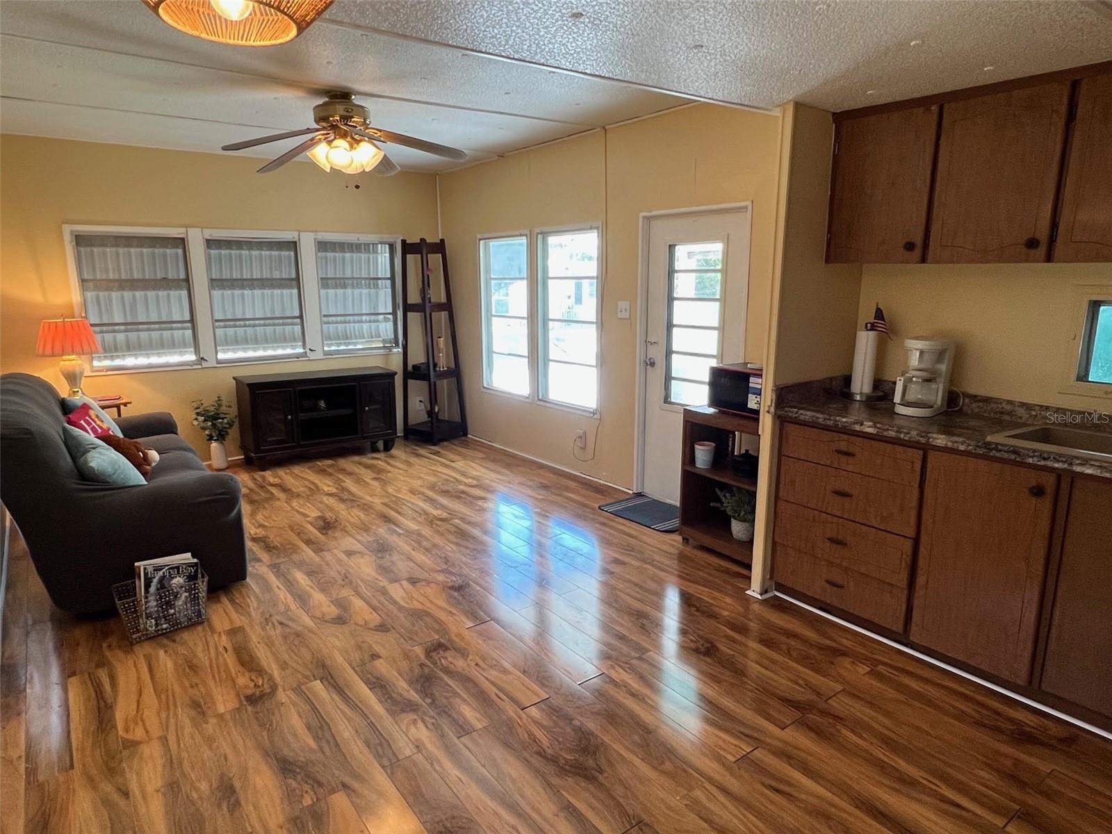 Listing photo id 9 for 12674 Seminole Boulevard C39