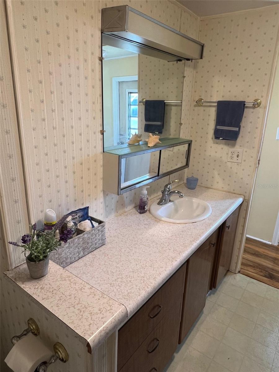 Listing photo id 14 for 12674 Seminole Boulevard C39