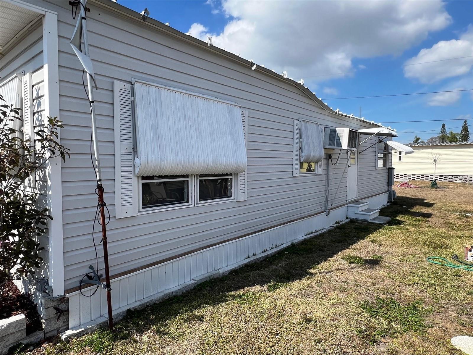 Listing photo id 1 for 12674 Seminole Boulevard C39