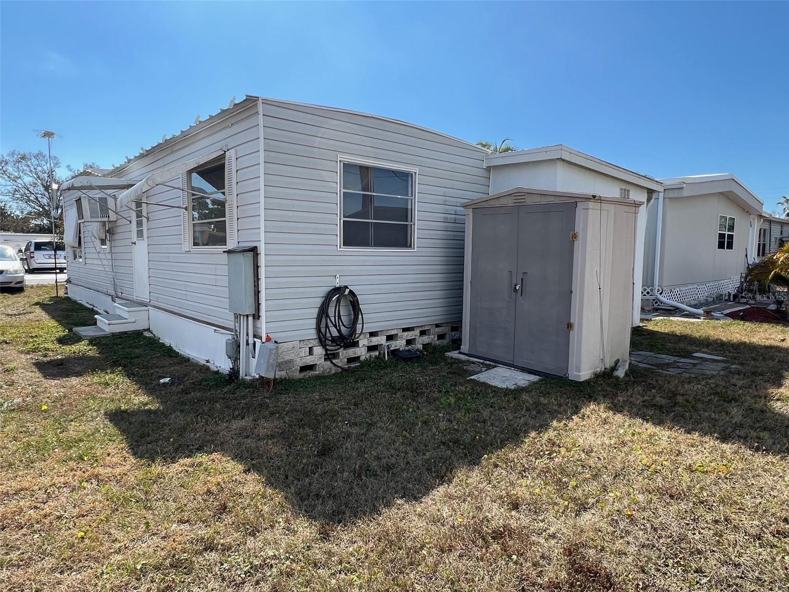 Listing photo id 2 for 12674 Seminole Boulevard C39