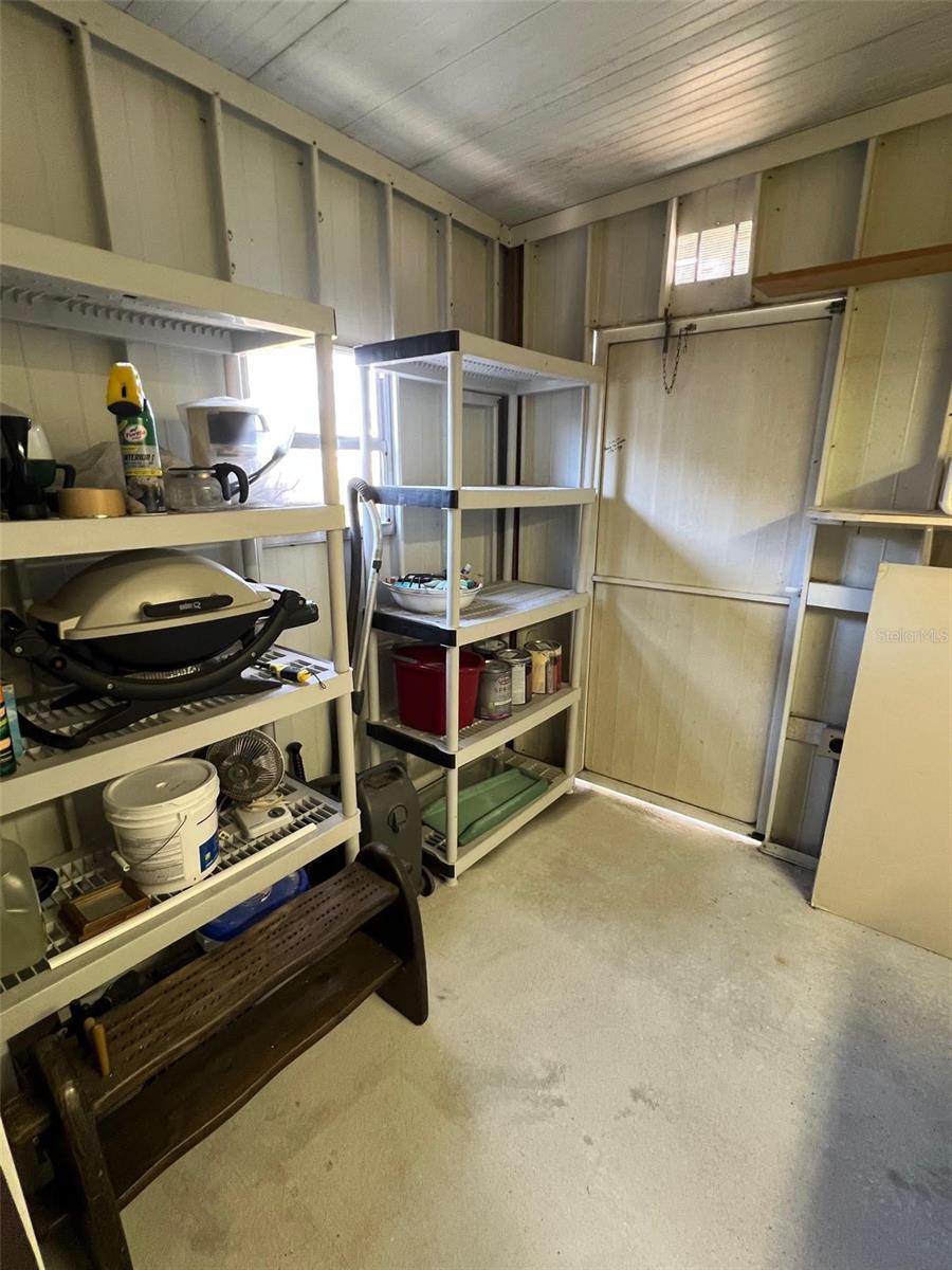 Listing photo id 3 for 12674 Seminole Boulevard C39