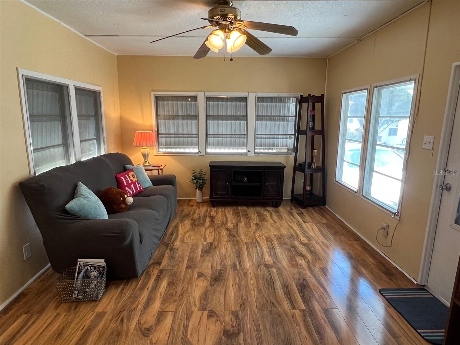 Listing photo id 7 for 12674 Seminole Boulevard C39