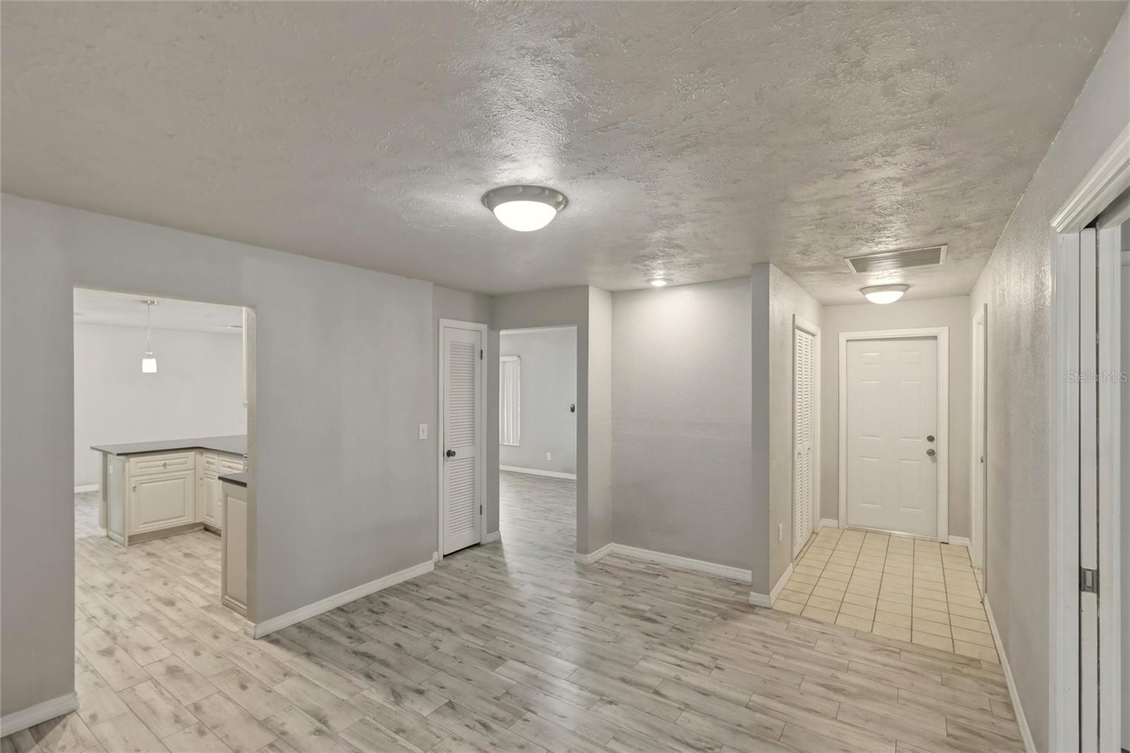 Image 10 of 39 For 1125 Danny Dr