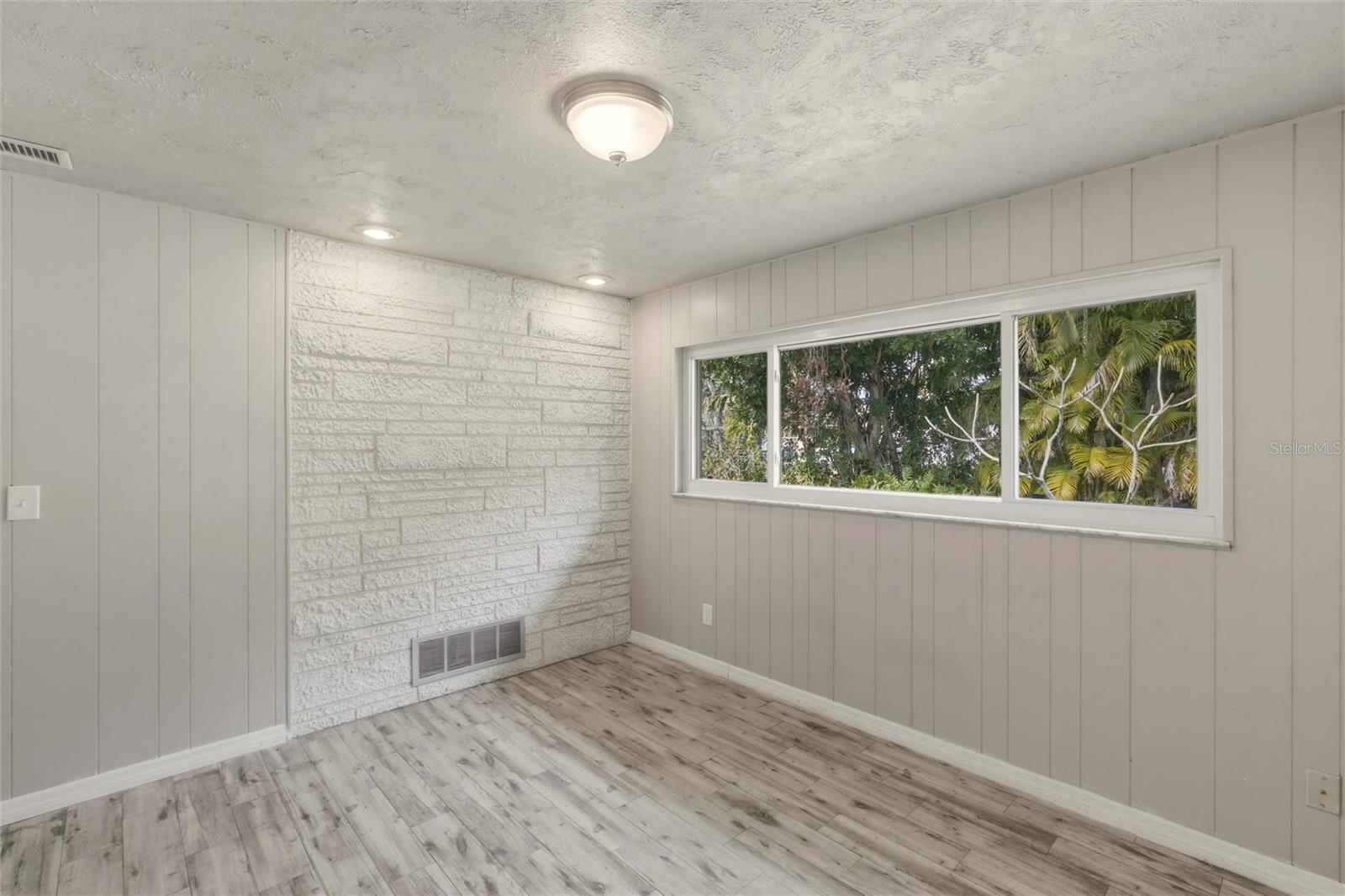 Image 19 of 39 For 1125 Danny Dr