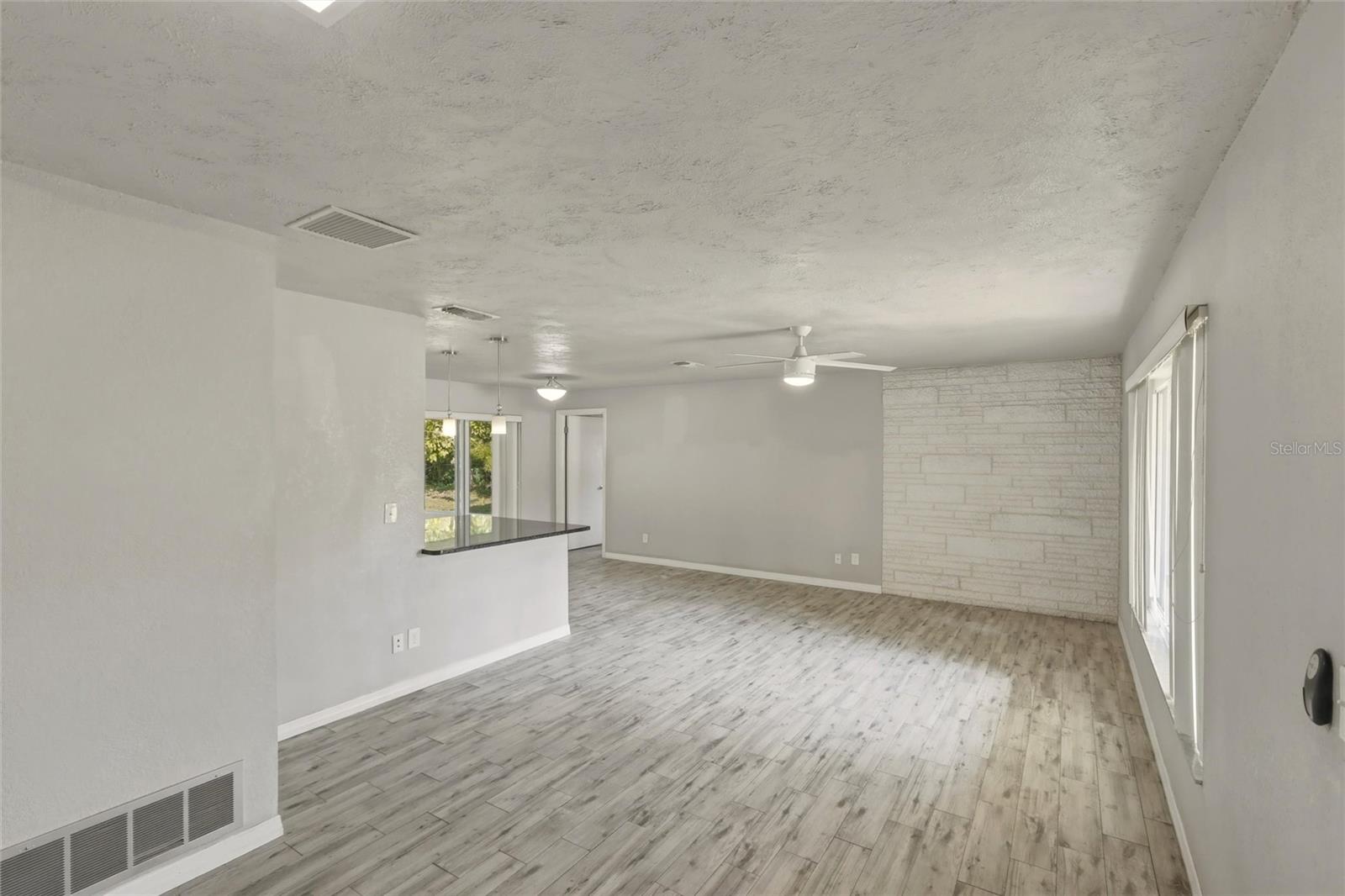 Image 3 of 39 For 1125 Danny Dr