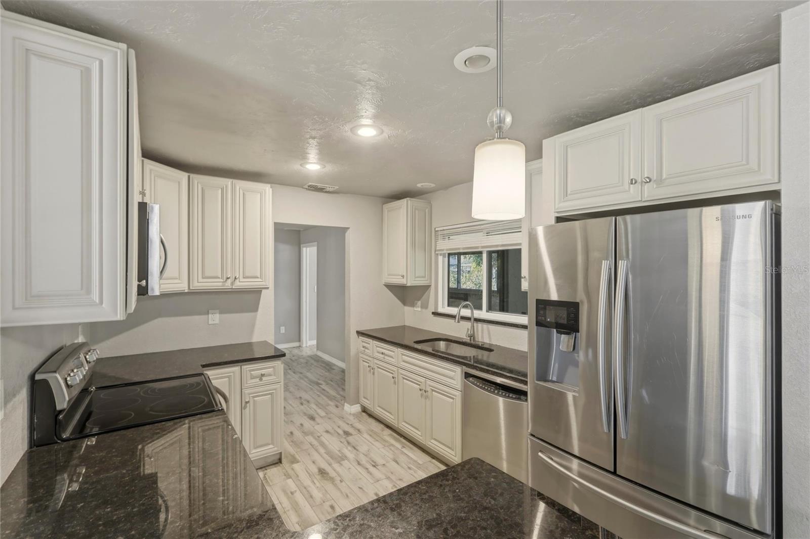 Image 6 of 39 For 1125 Danny Dr