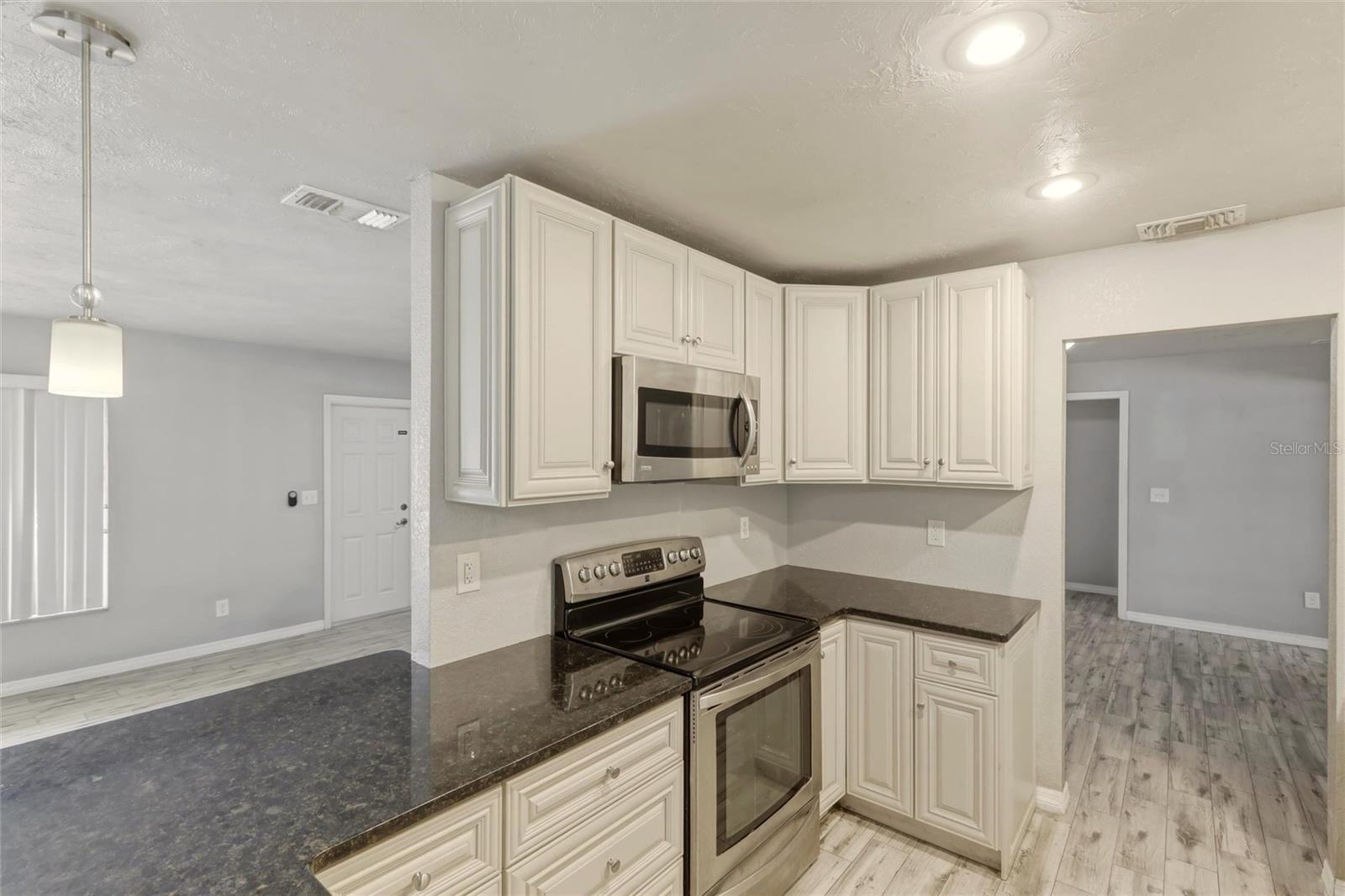 Image 7 of 39 For 1125 Danny Dr