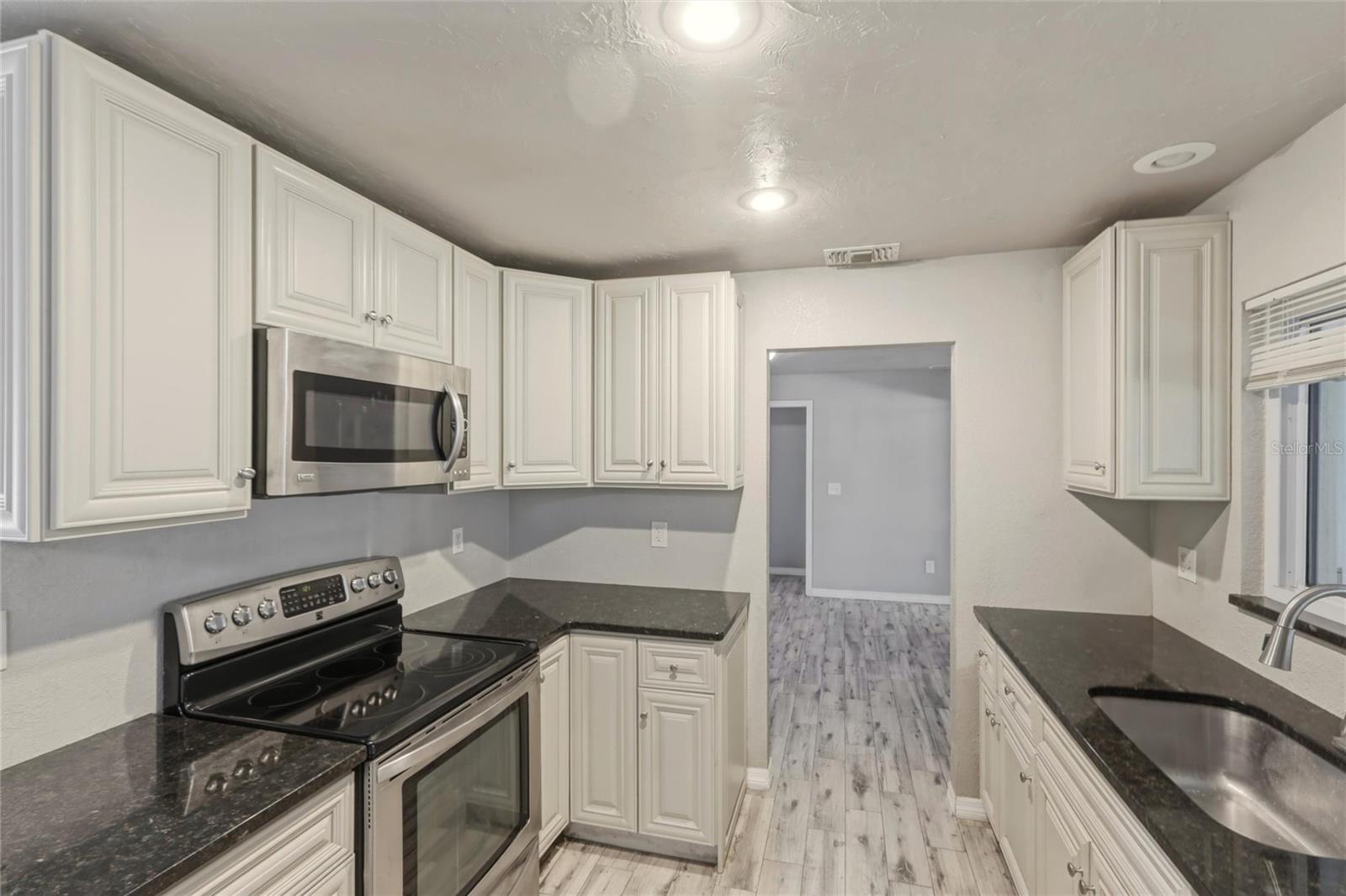 Image 8 of 39 For 1125 Danny Dr