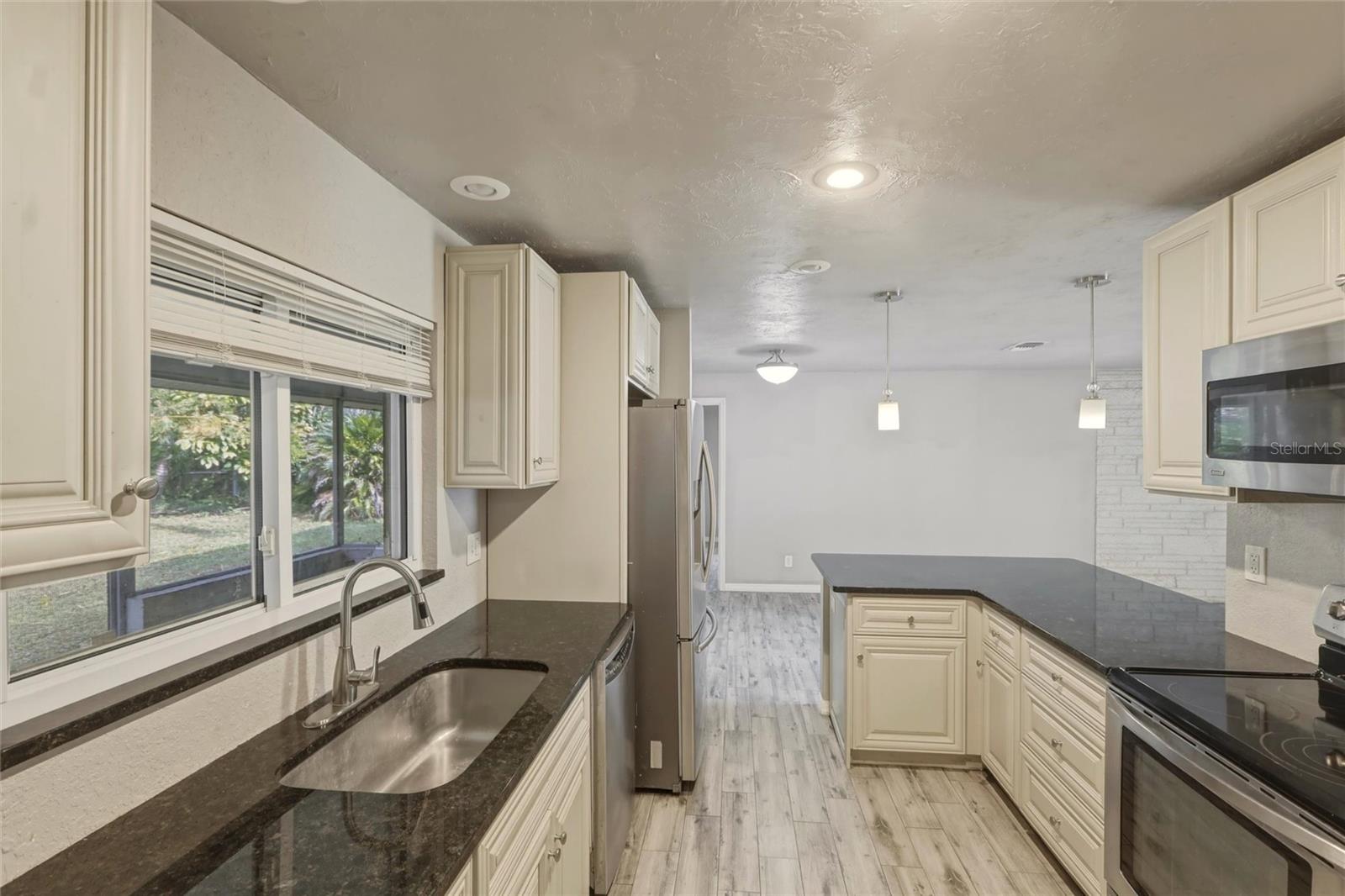 Image 9 of 39 For 1125 Danny Dr