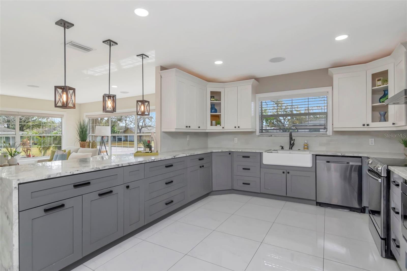 Image 4 of 52 For 1717 Saint Isabel Street