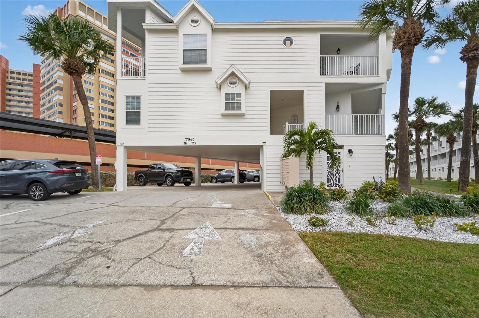 Image 10 of 95 For 17960 Gulf Boulevard 119