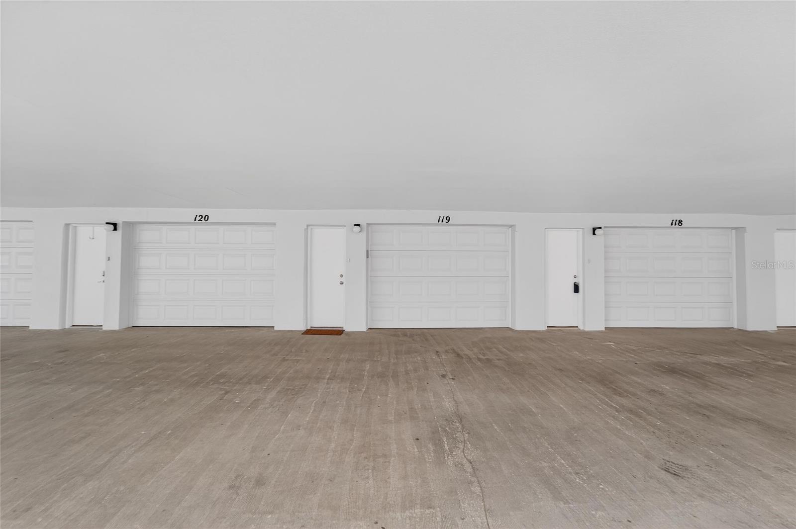 Image 11 of 95 For 17960 Gulf Boulevard 119