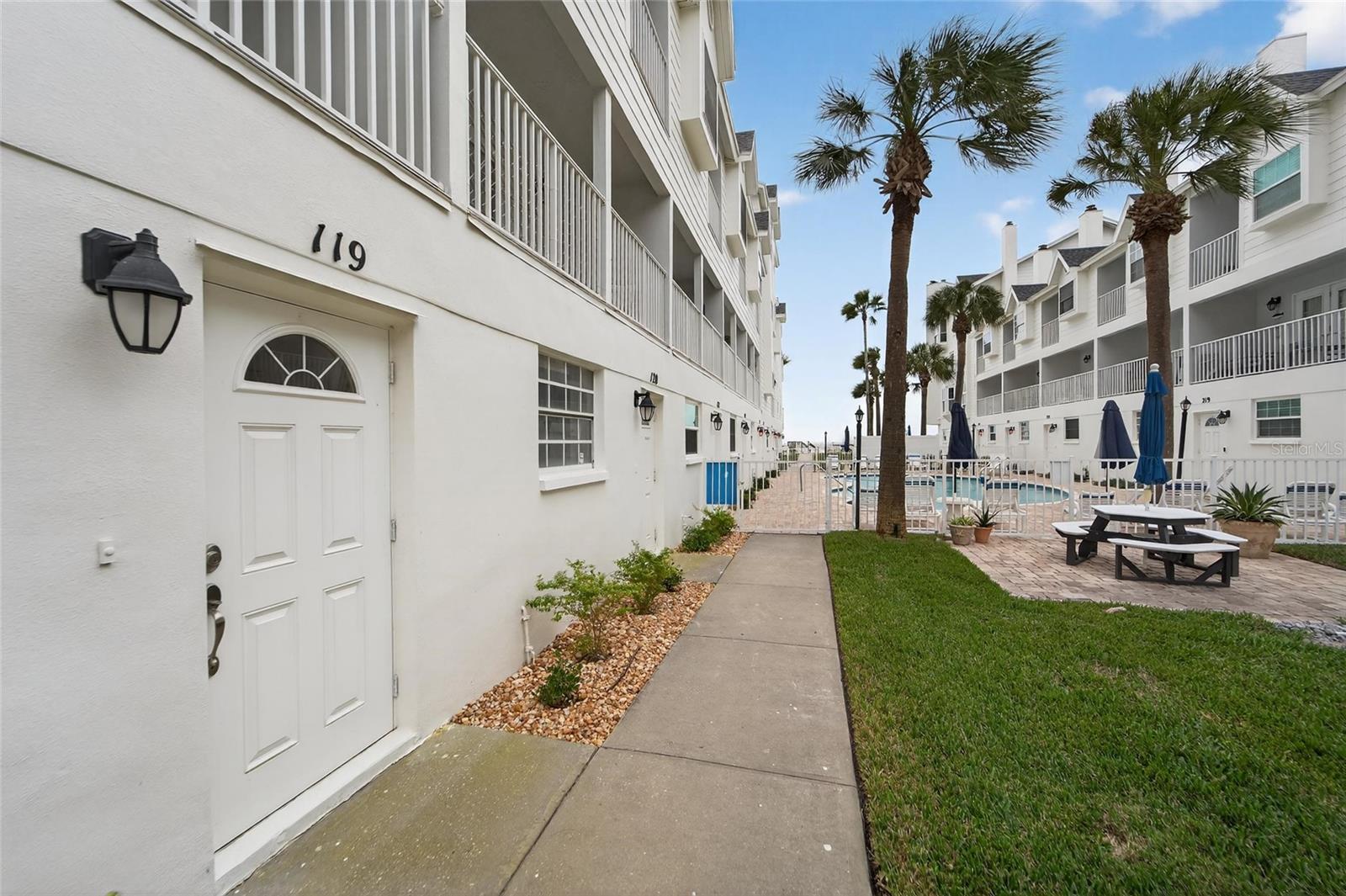 Image 17 of 95 For 17960 Gulf Boulevard 119