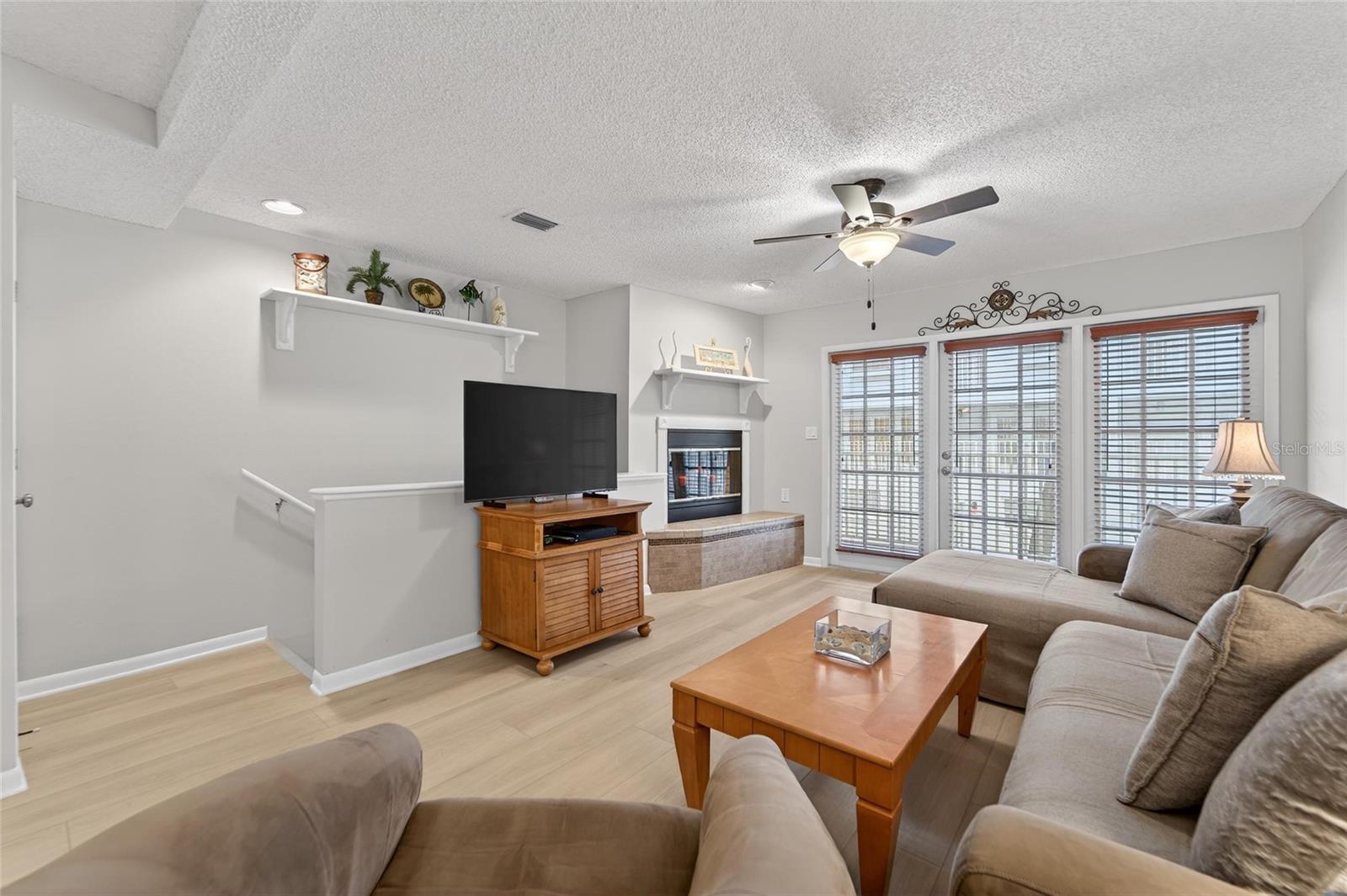 Image 21 of 95 For 17960 Gulf Boulevard 119