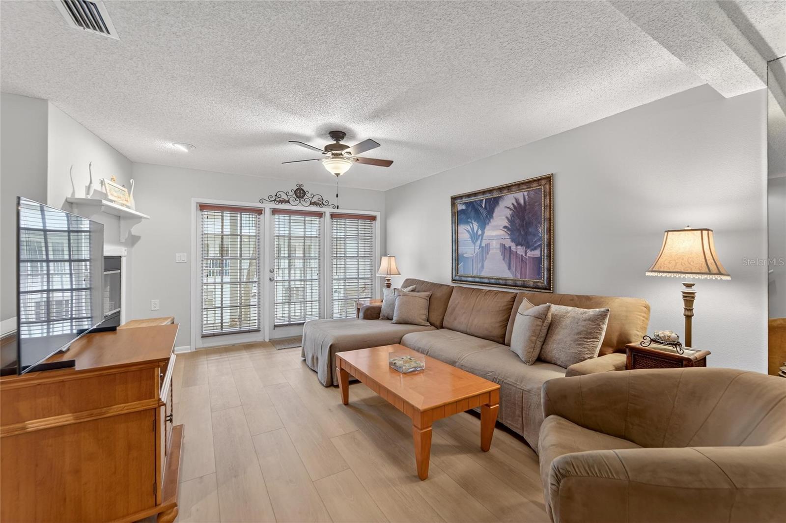 Image 23 of 95 For 17960 Gulf Boulevard 119