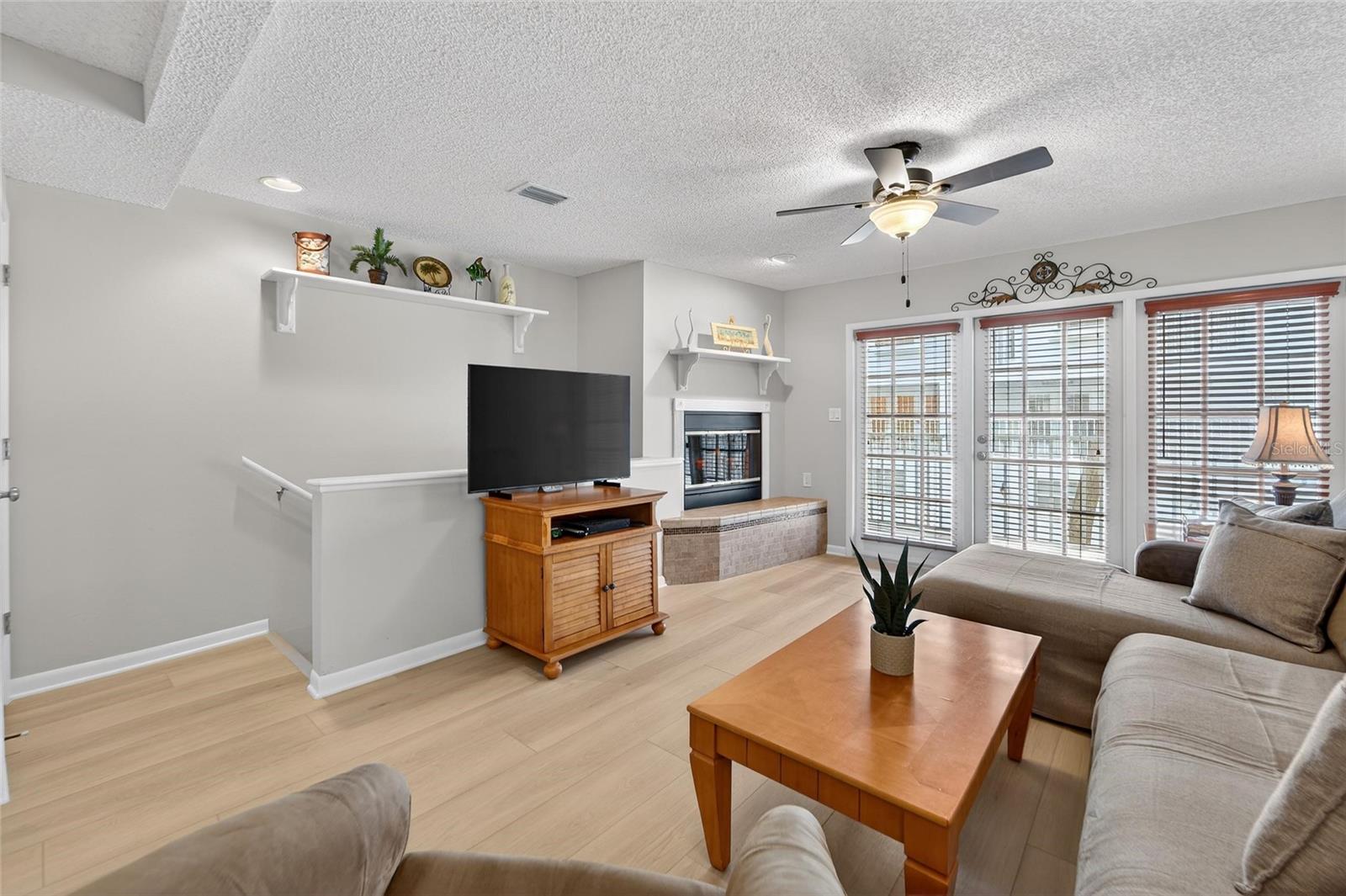 Image 24 of 95 For 17960 Gulf Boulevard 119