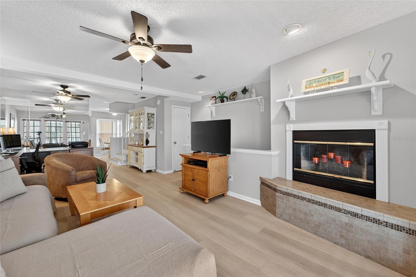 Image 25 of 95 For 17960 Gulf Boulevard 119