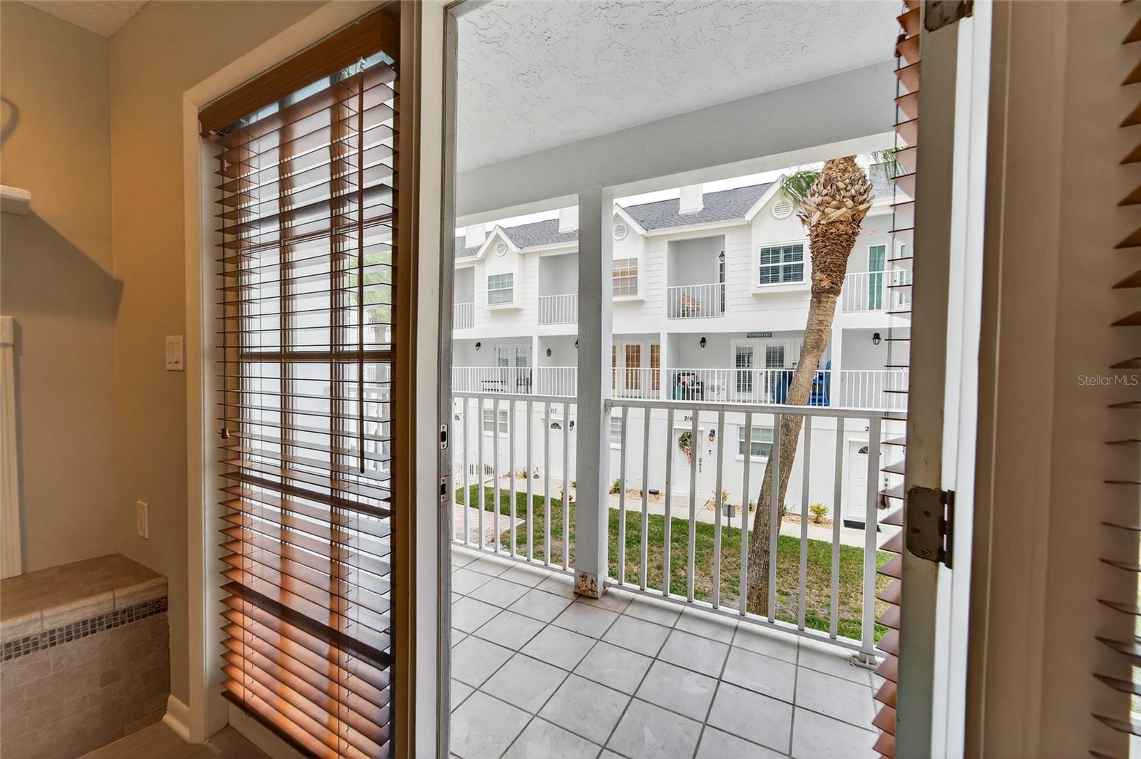 Image 27 of 95 For 17960 Gulf Boulevard 119