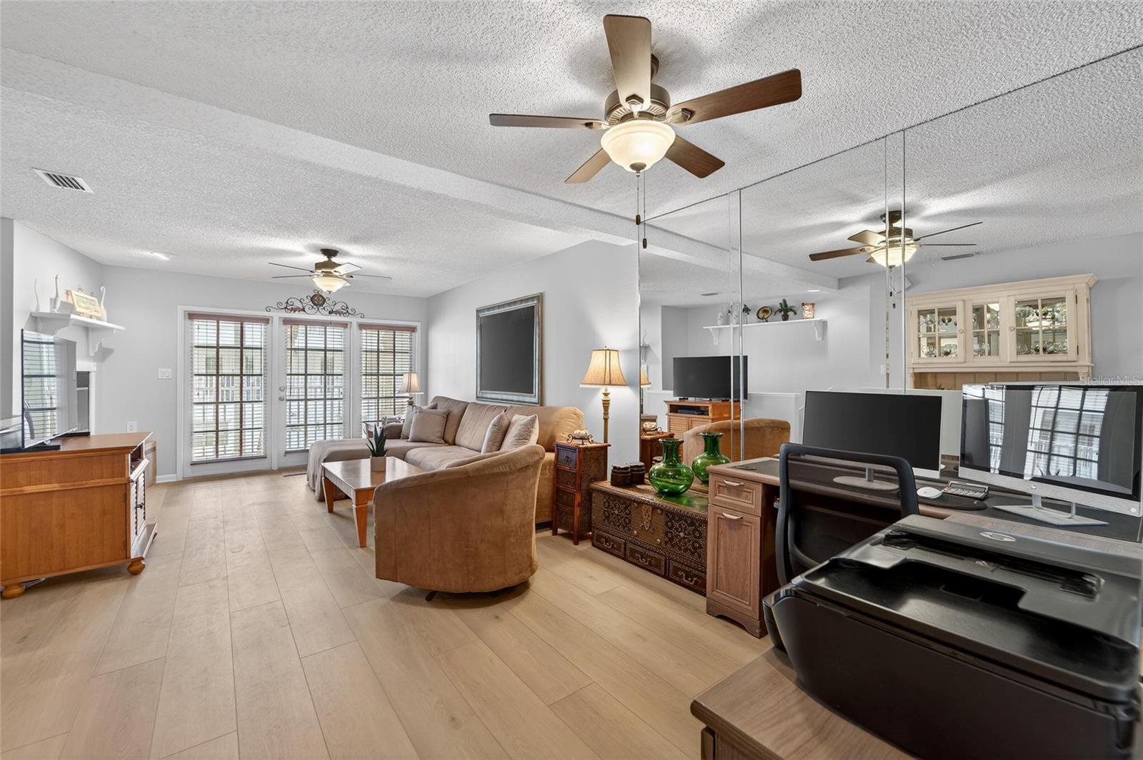 Image 32 of 95 For 17960 Gulf Boulevard 119