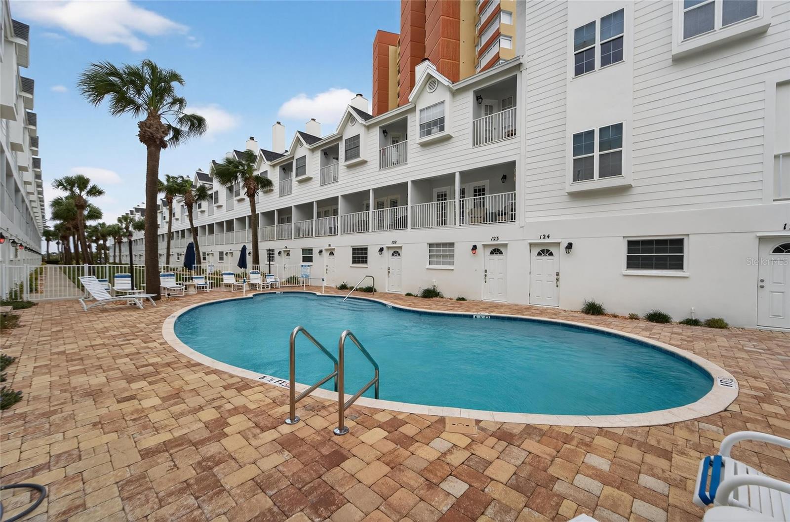 Image 4 of 95 For 17960 Gulf Boulevard 119