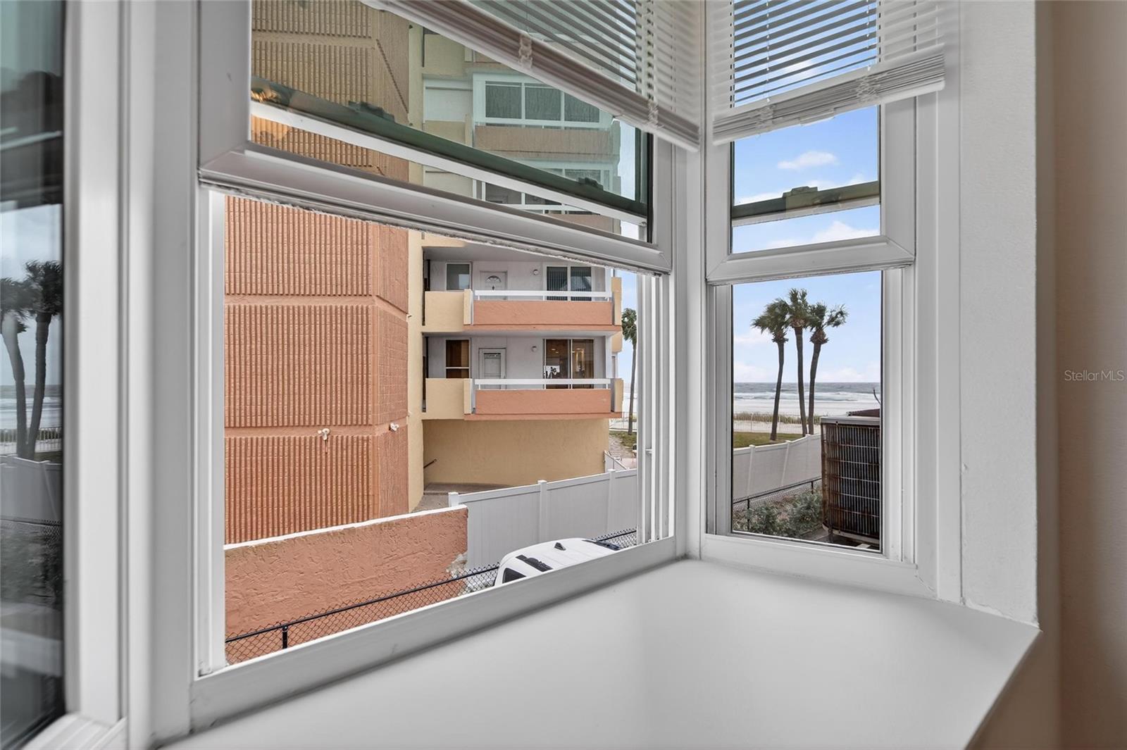 Image 40 of 95 For 17960 Gulf Boulevard 119