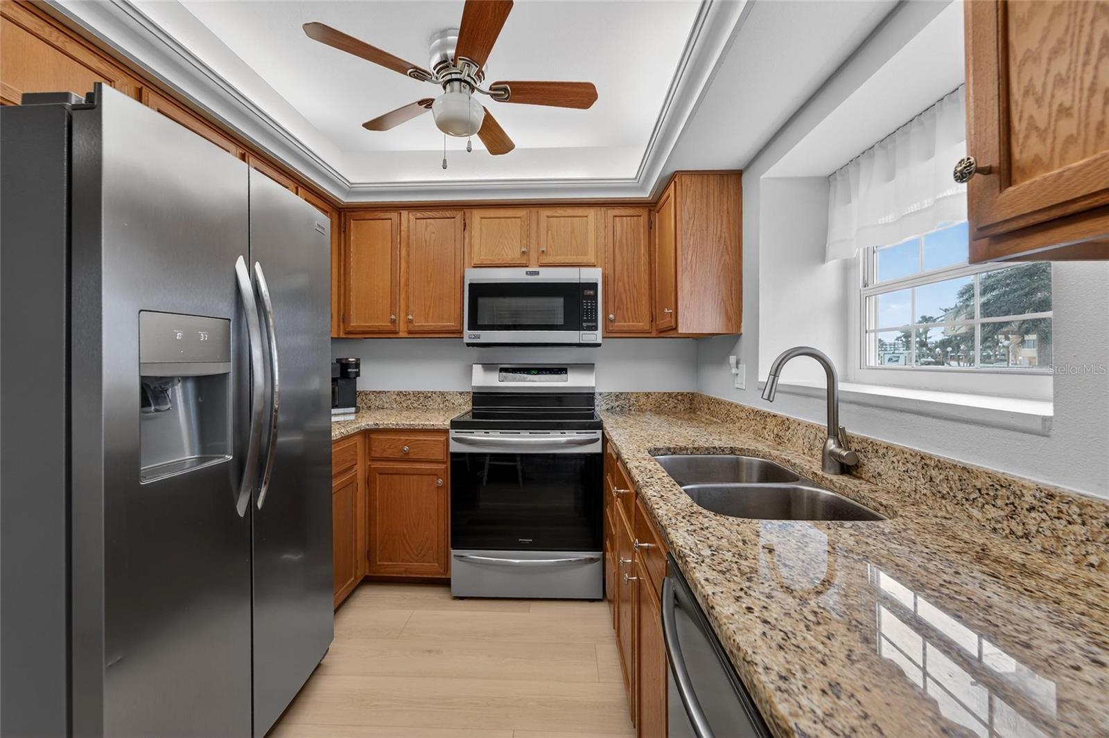 Image 44 of 95 For 17960 Gulf Boulevard 119