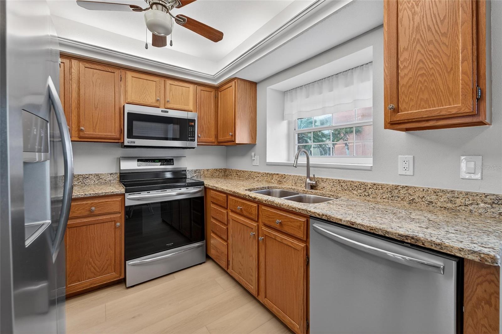 Image 45 of 95 For 17960 Gulf Boulevard 119