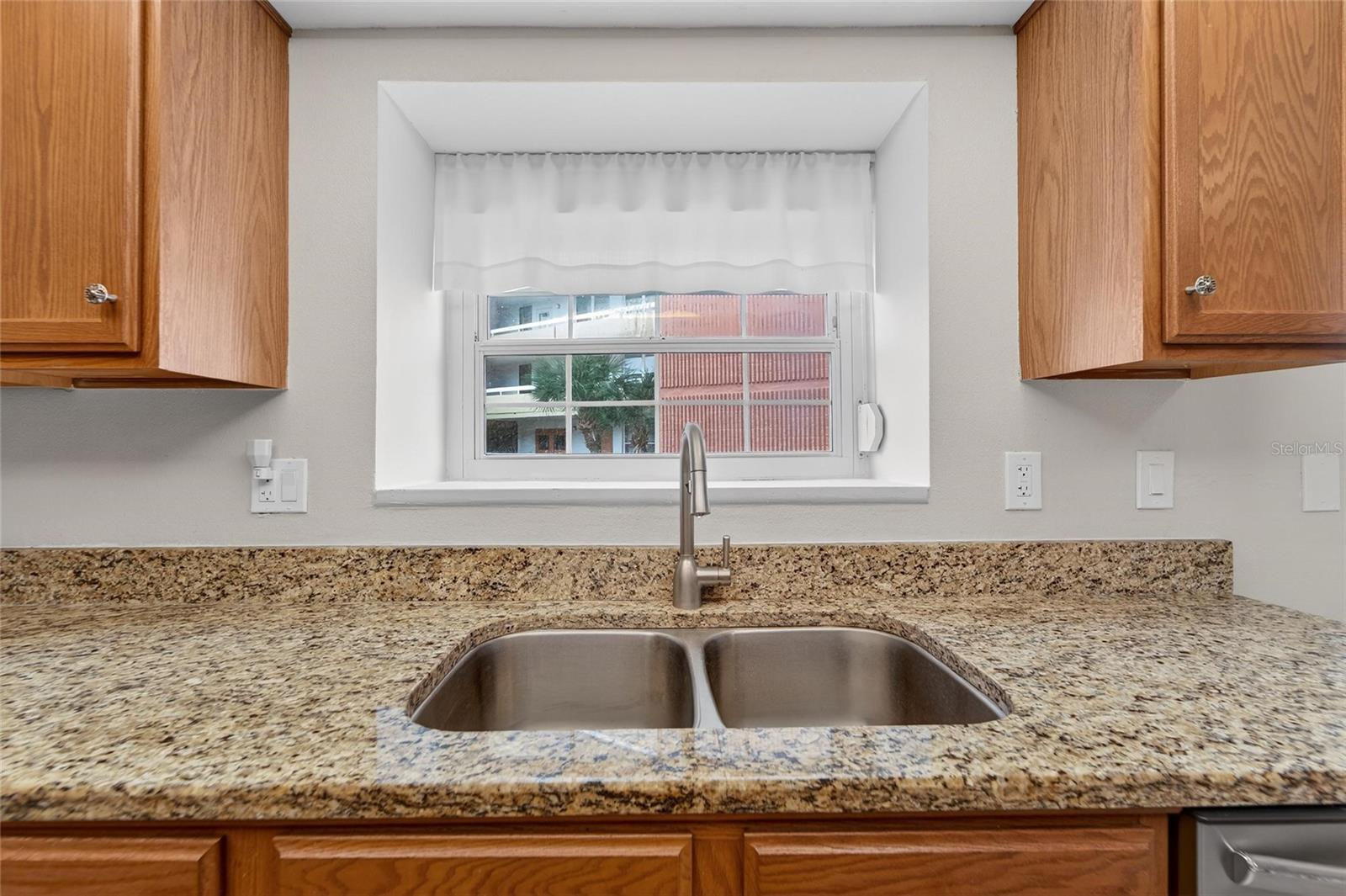 Image 47 of 95 For 17960 Gulf Boulevard 119