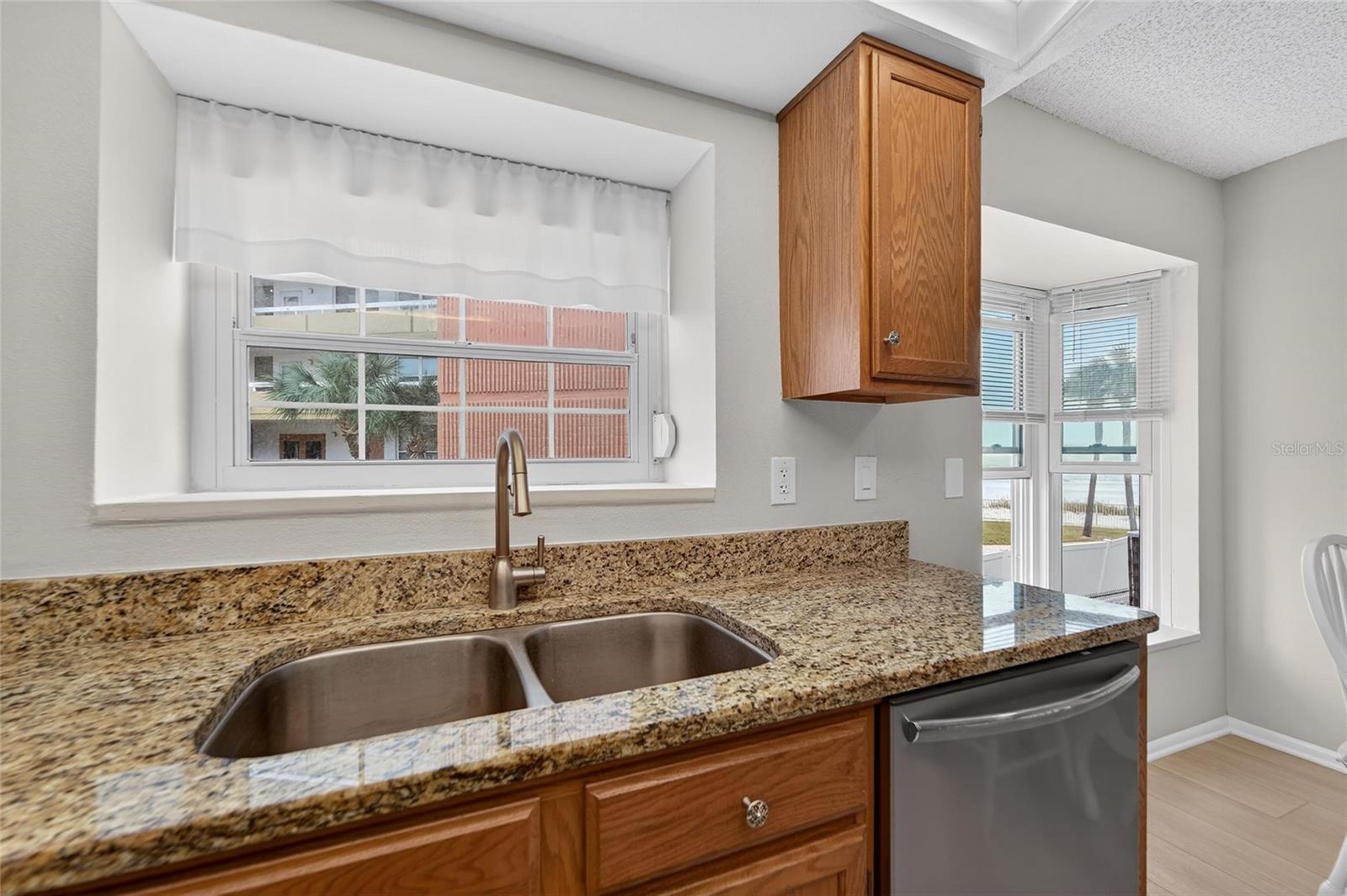 Image 48 of 95 For 17960 Gulf Boulevard 119