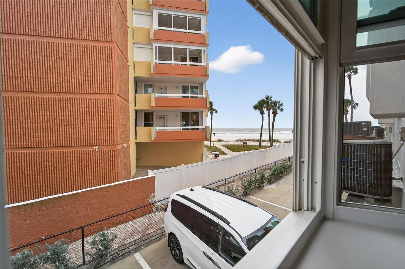 Image 49 of 95 For 17960 Gulf Boulevard 119