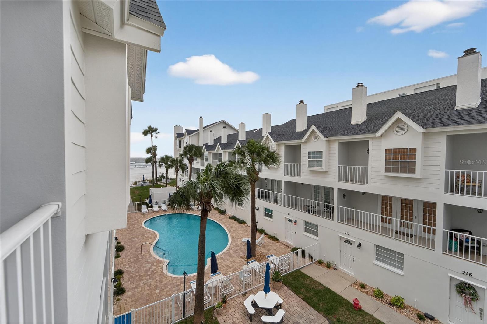 Image 5 of 95 For 17960 Gulf Boulevard 119