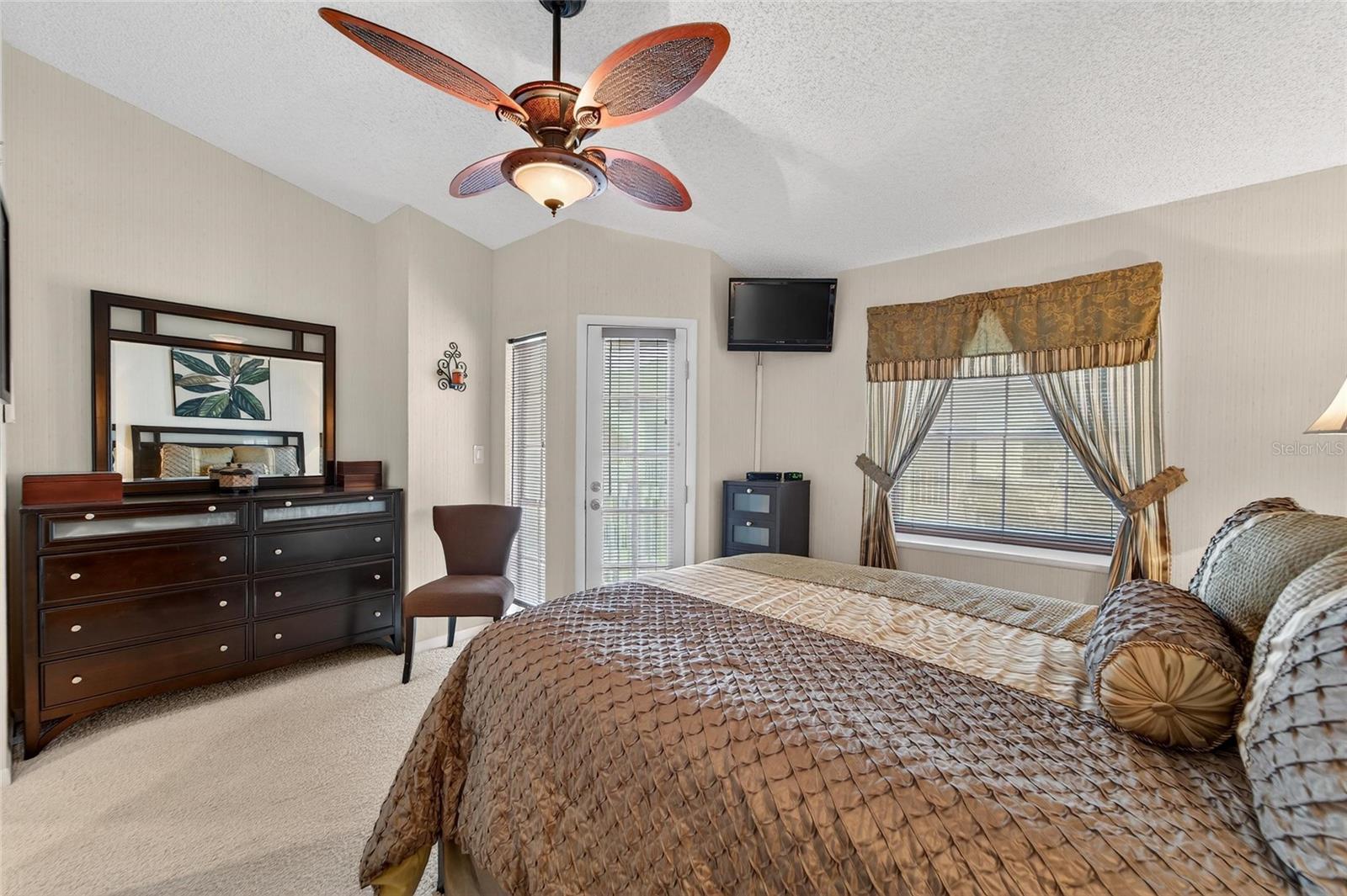 Image 58 of 95 For 17960 Gulf Boulevard 119