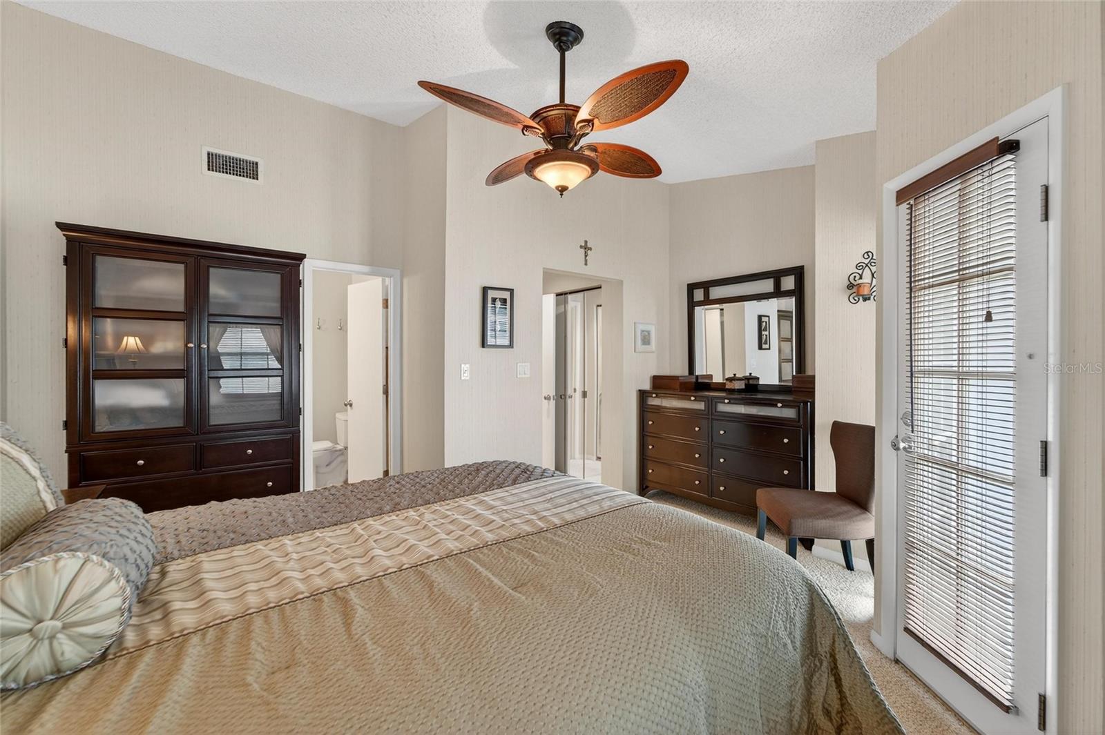 Image 59 of 95 For 17960 Gulf Boulevard 119