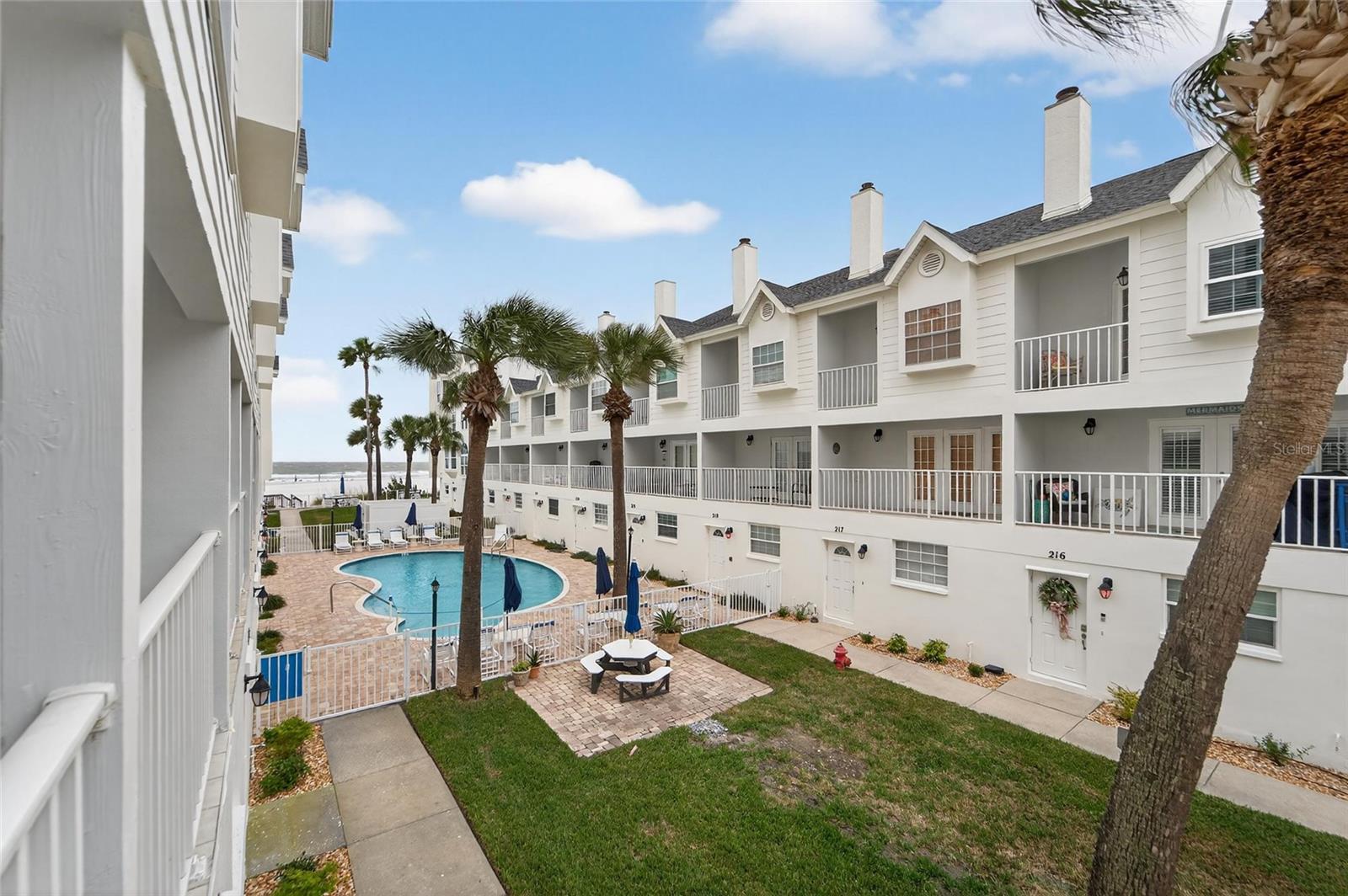 Image 66 of 95 For 17960 Gulf Boulevard 119