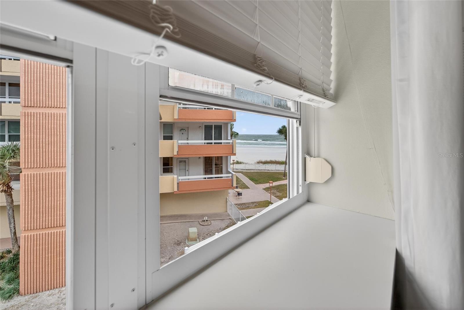 Image 73 of 95 For 17960 Gulf Boulevard 119